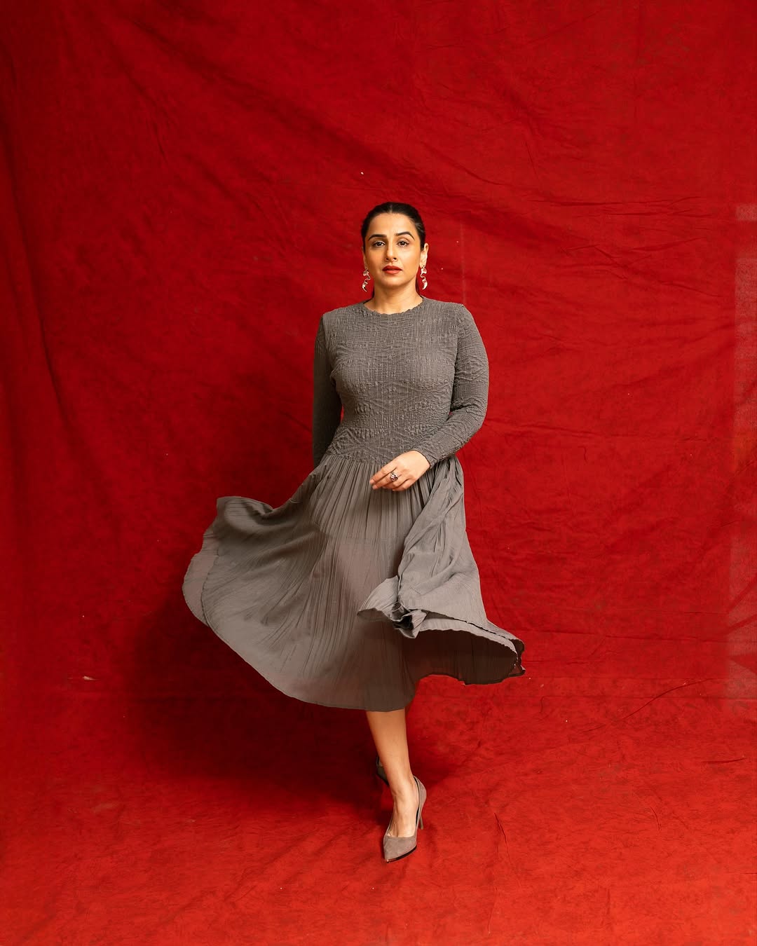VIDYA BALAN IN GREY MINSK DRESS
