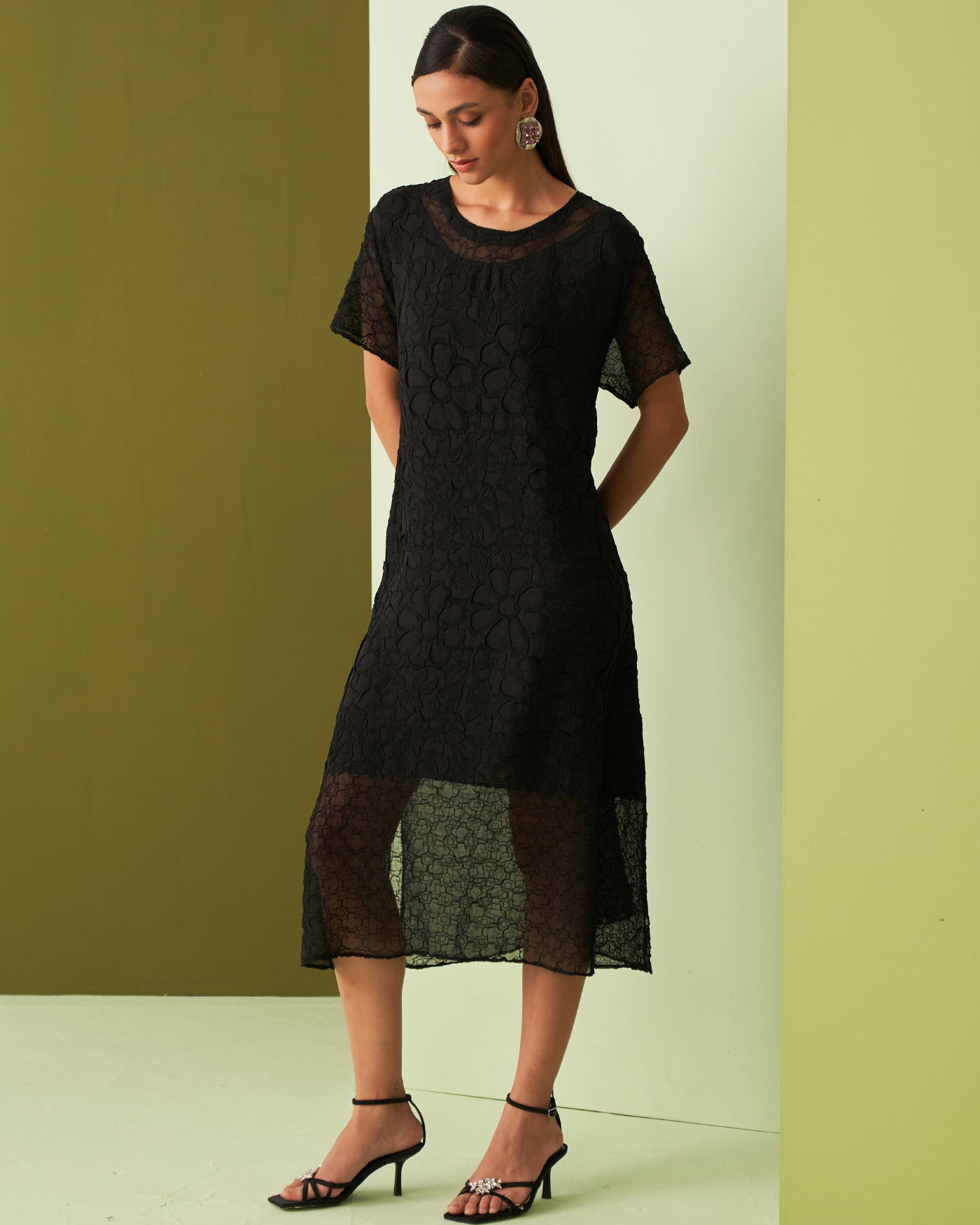 BLACK TEXTURED LACE DRESS
