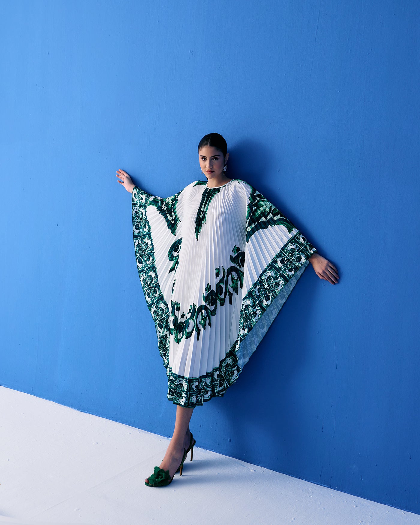 GREEN TROPICAL PRINTED PLEATED CAPE