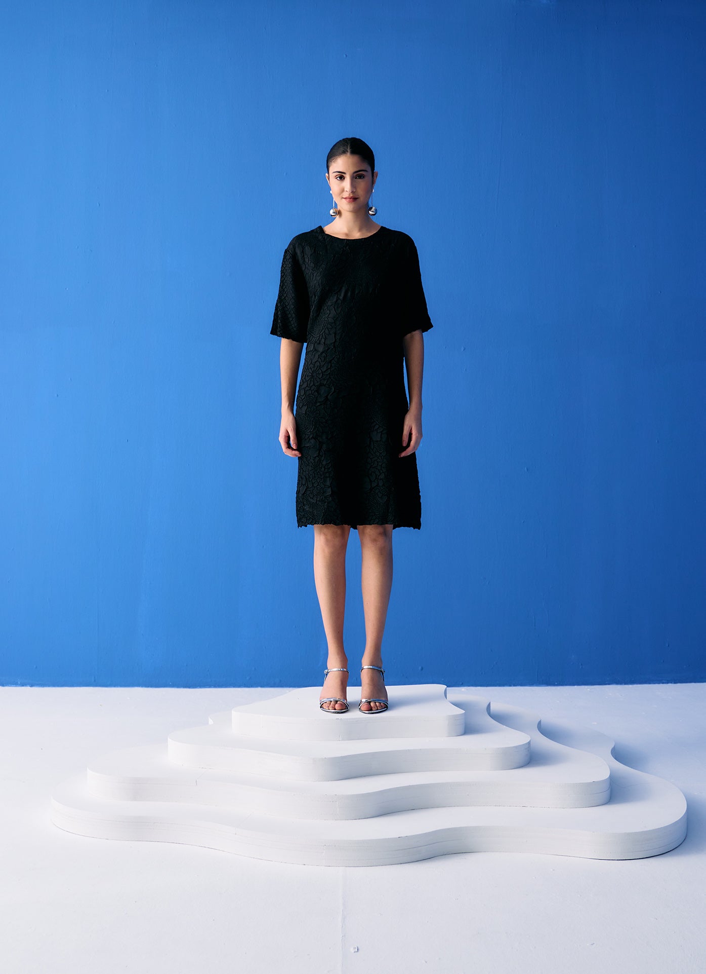 BLACK FLOWER TEXTURED DRESS