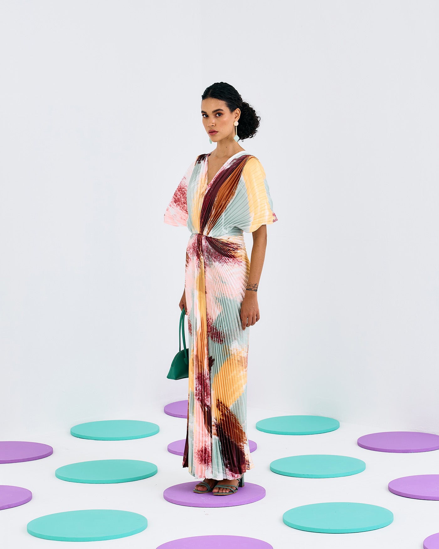 PRINT PLEATED WINGED GOWN