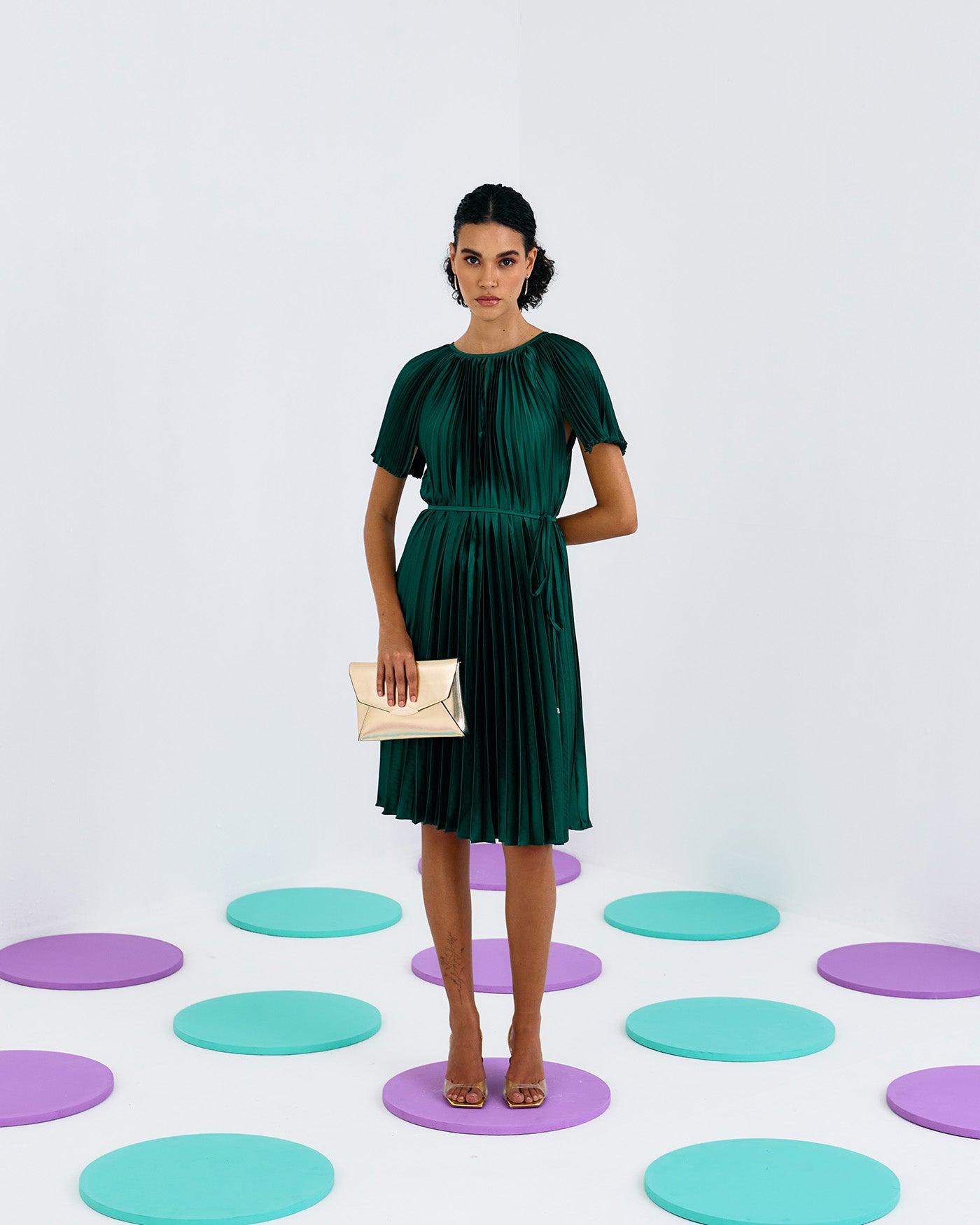 GREEN SHORT SLEEVES PLEATED MIDI DRESS