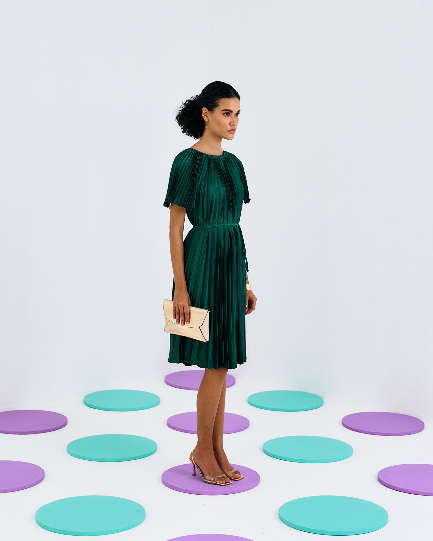 GREEN SHORT SLEEVES PLEATED MIDI DRESS
