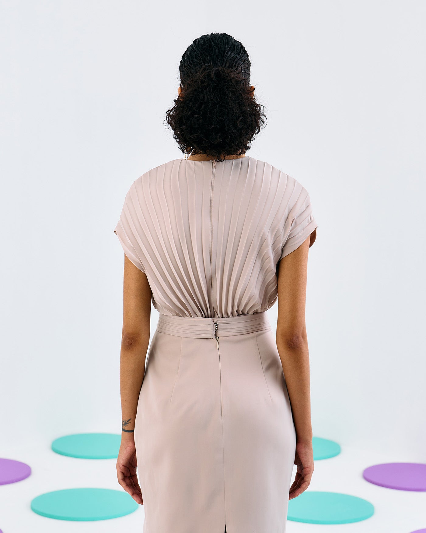 BEIGE CLASSIC PLEATED DRESS