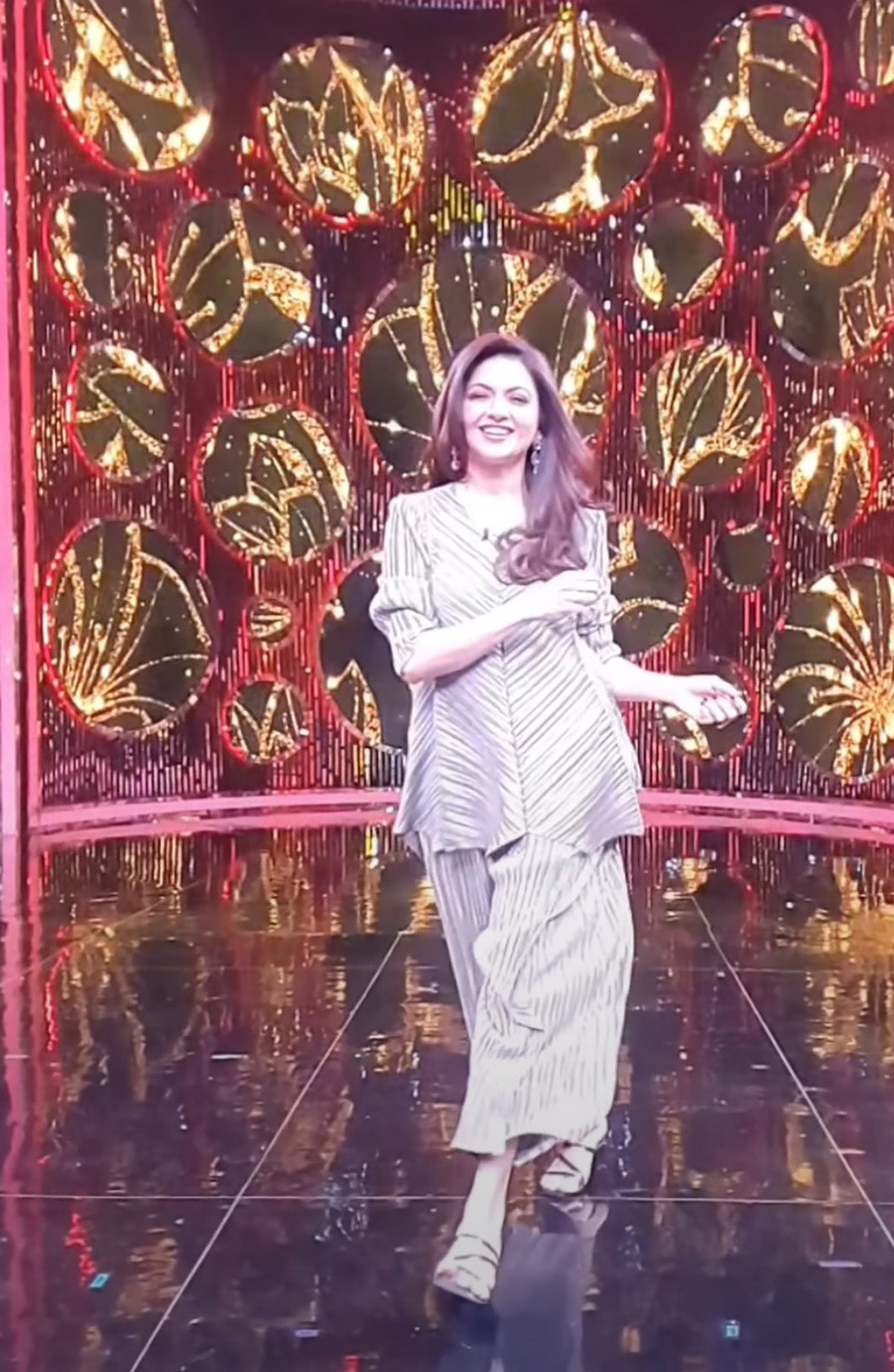 GOLD METALLIC V NECK COORD SET