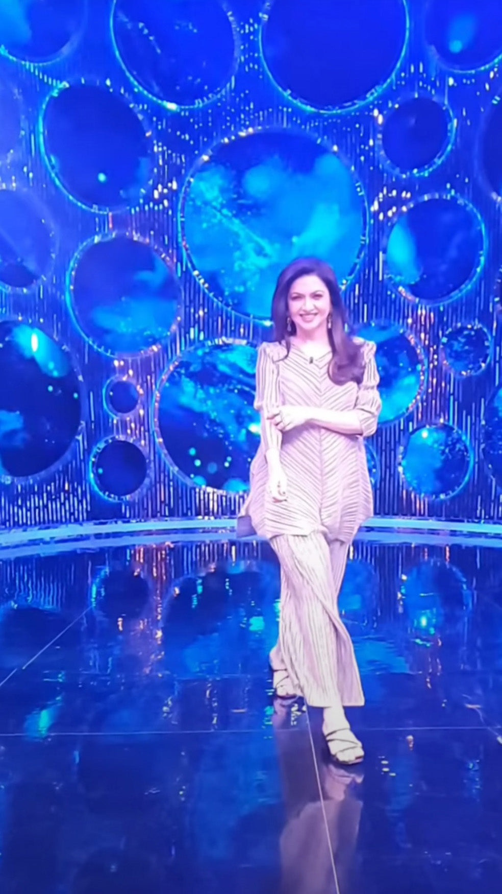 GOLD METALLIC V NECK COORD SET