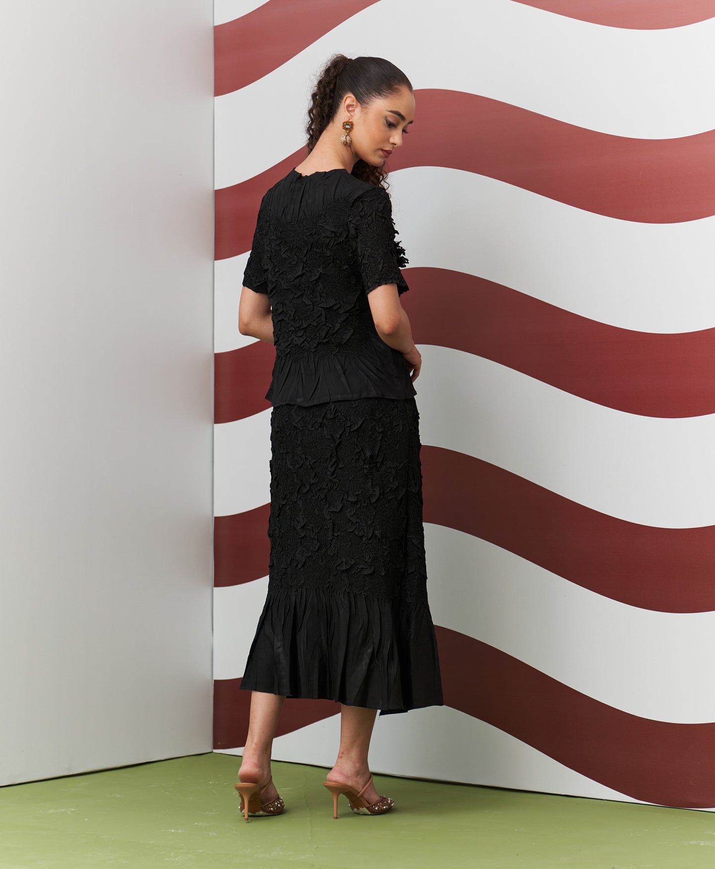 BLACK ASTER SKIRT SET
