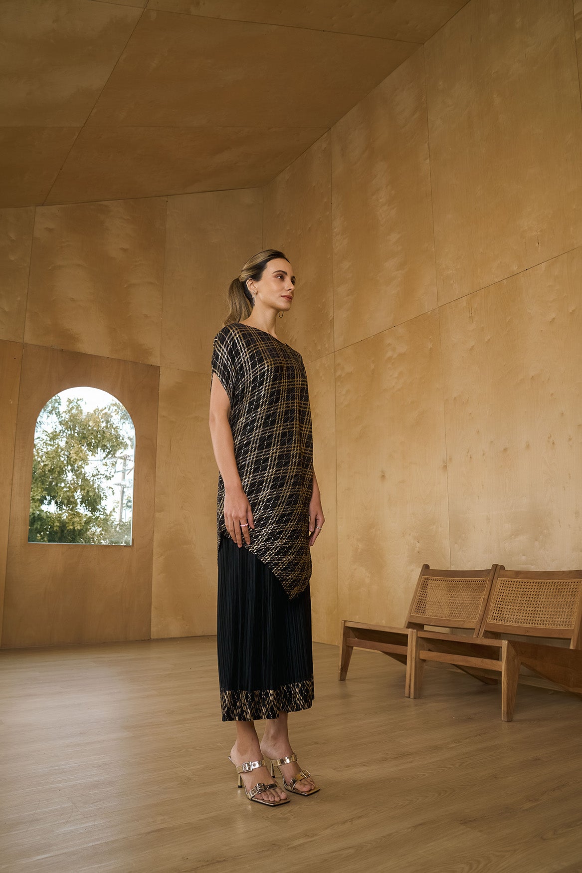 BLACK METALLIC KURTI DRAPE SET