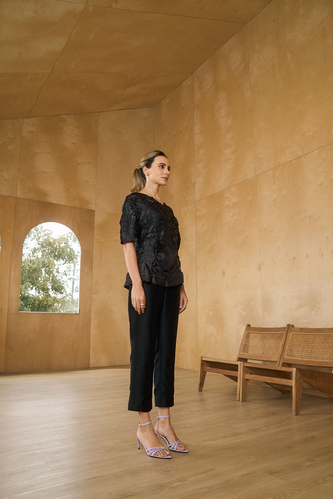 BLACK EDDAA CRINKLE TOP