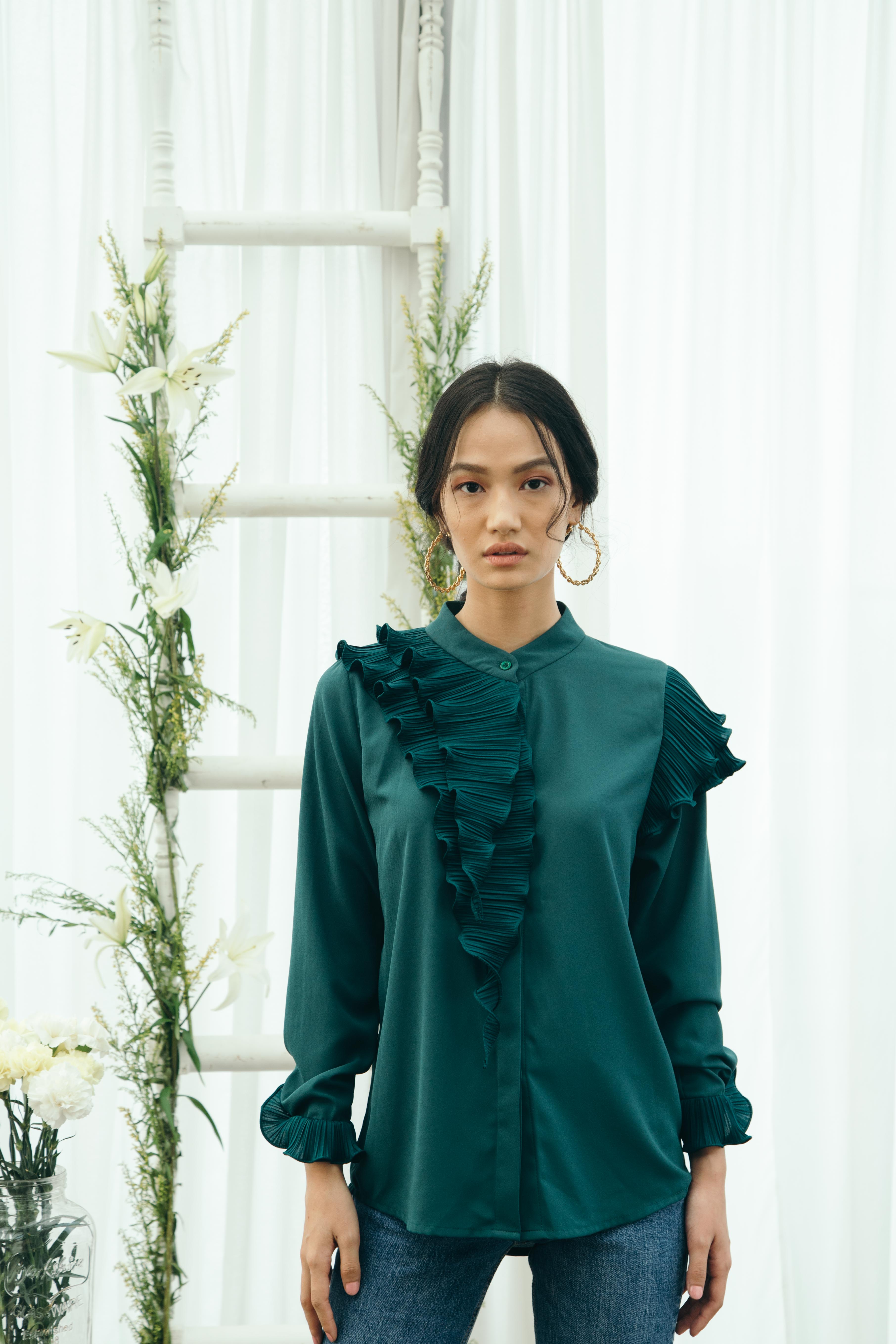 GREEN SHIRT WITH PLEATED DETAILS