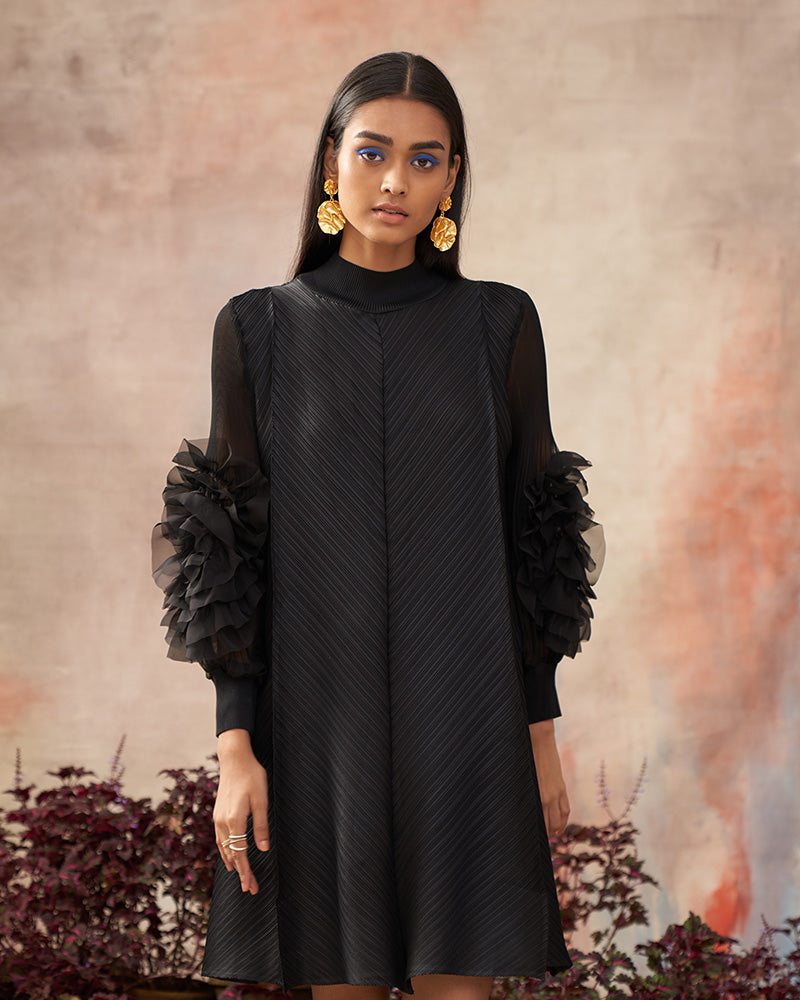 BLACK FLOWER SLEEVES PLEAT DRESS