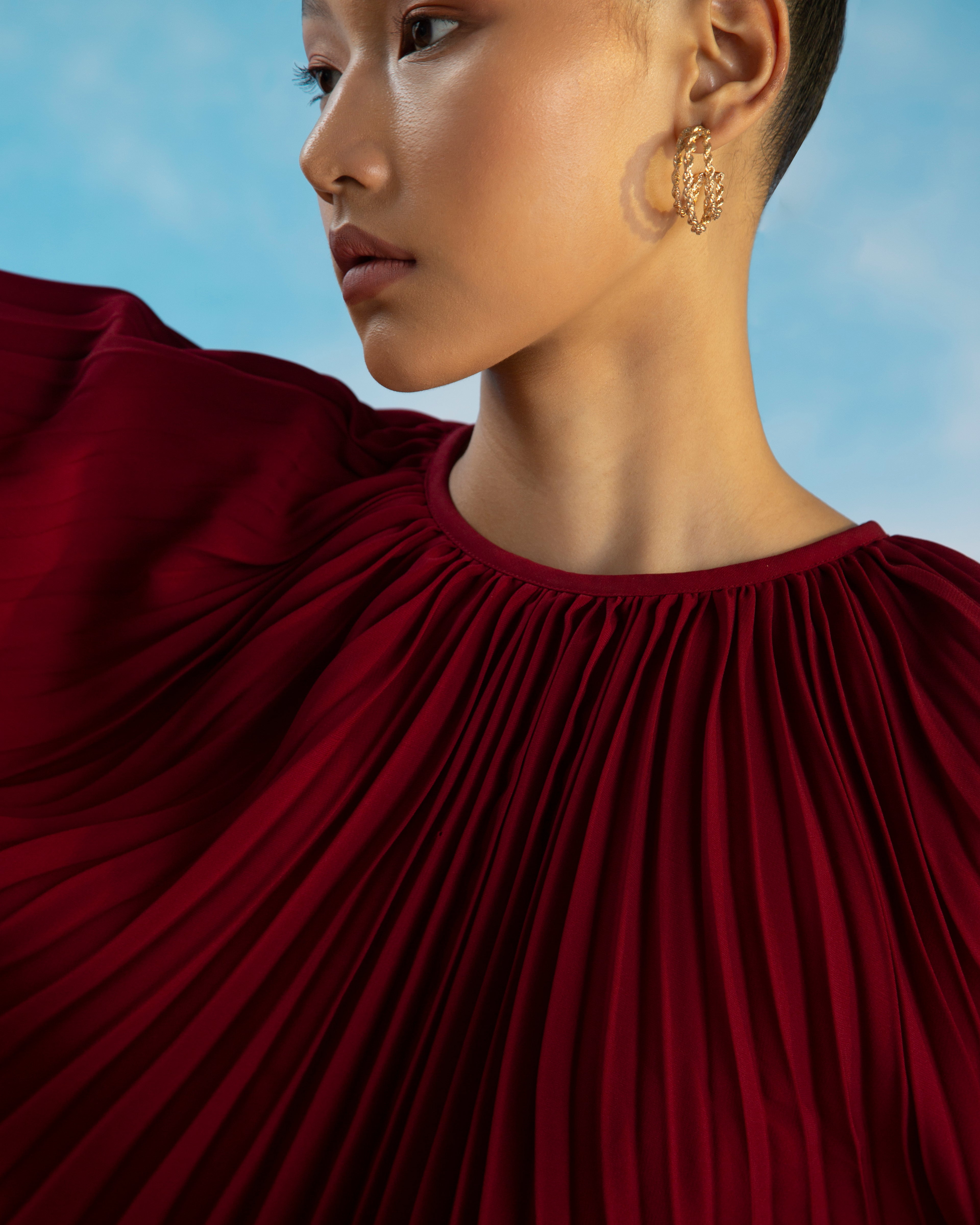 MAROON PLEATED CAPE