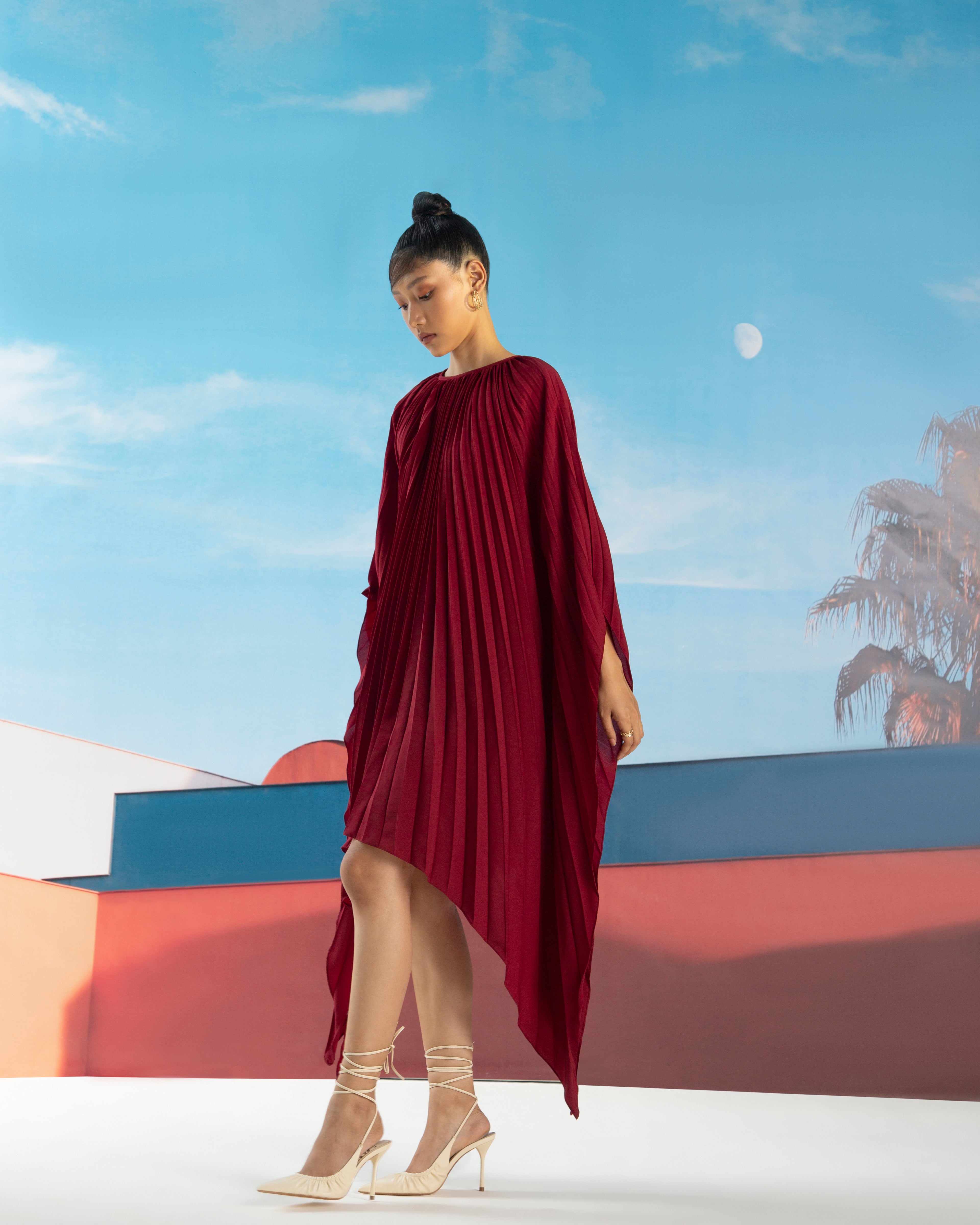 MAROON PLEATED CAPE