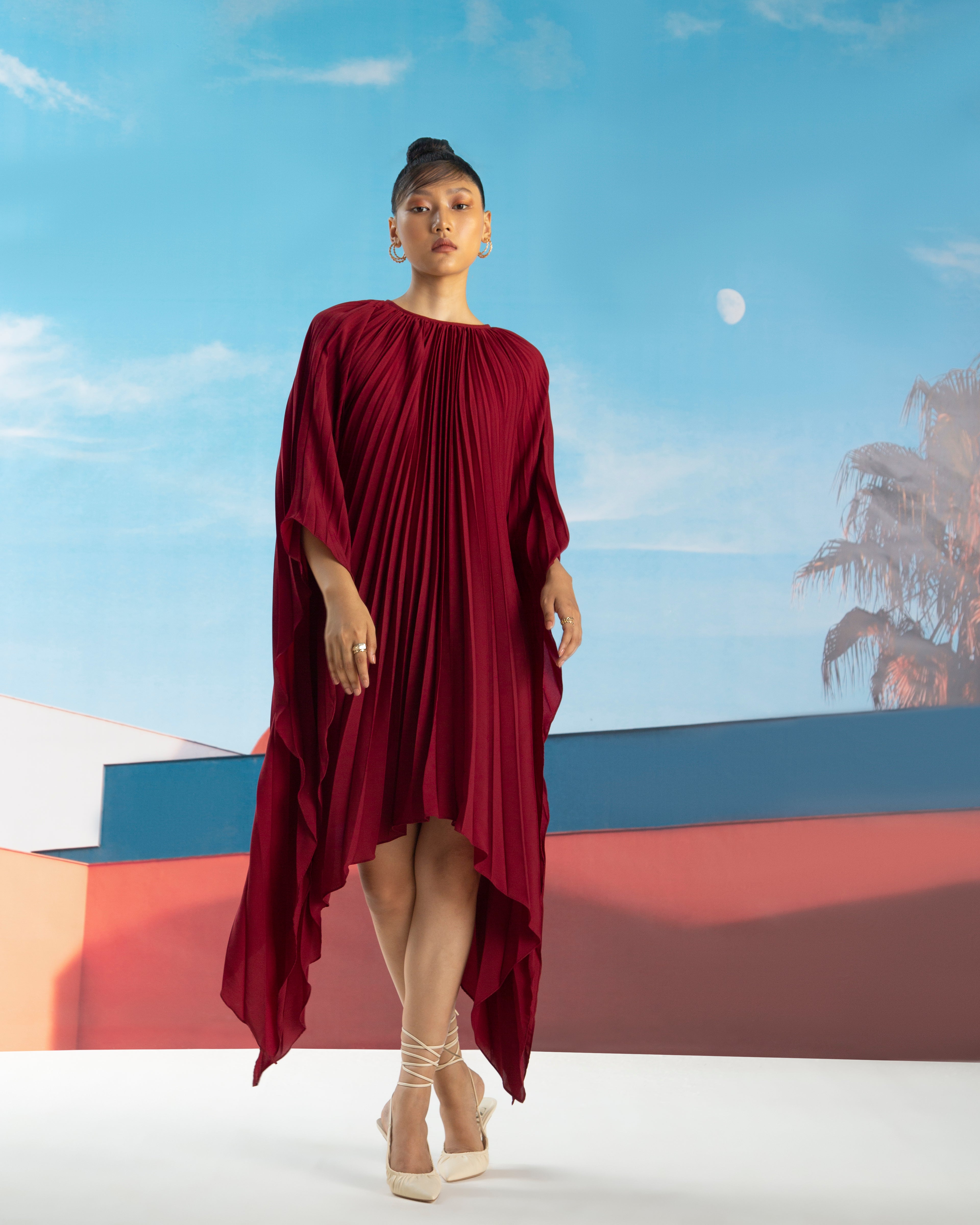 MAROON PLEATED CAPE