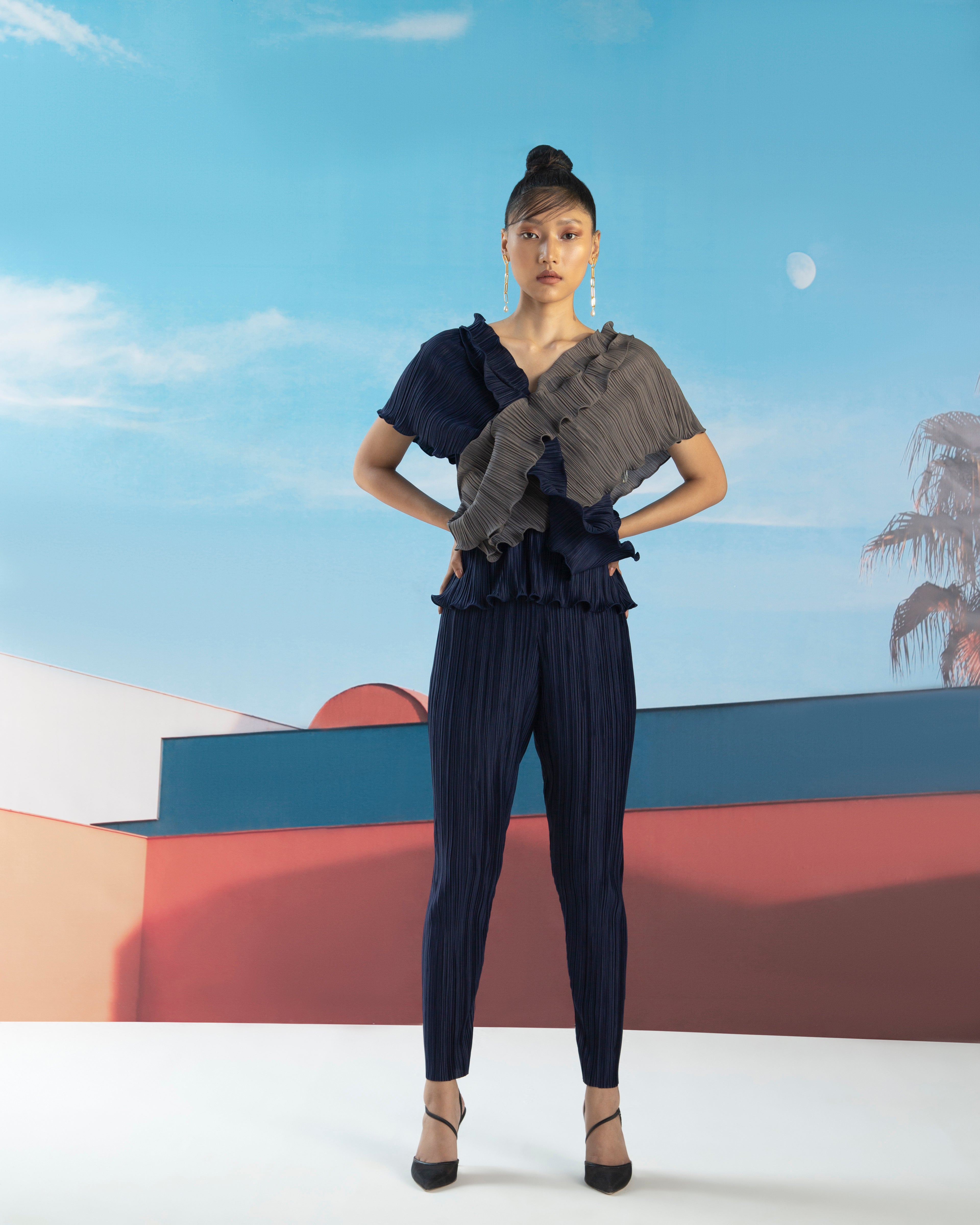 BLUE SKINNY PLEATED PANT