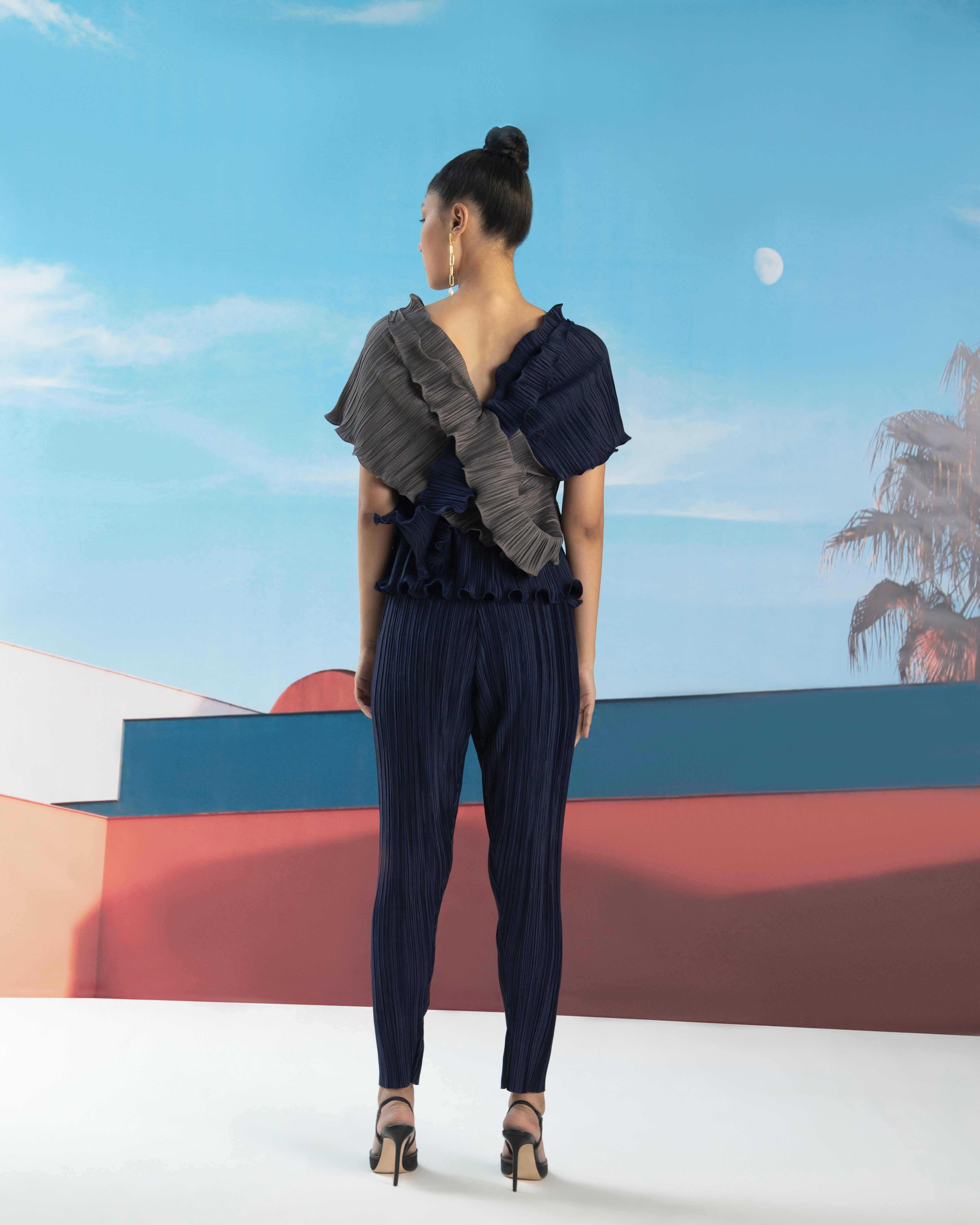 BLUE SKINNY PLEATED PANT