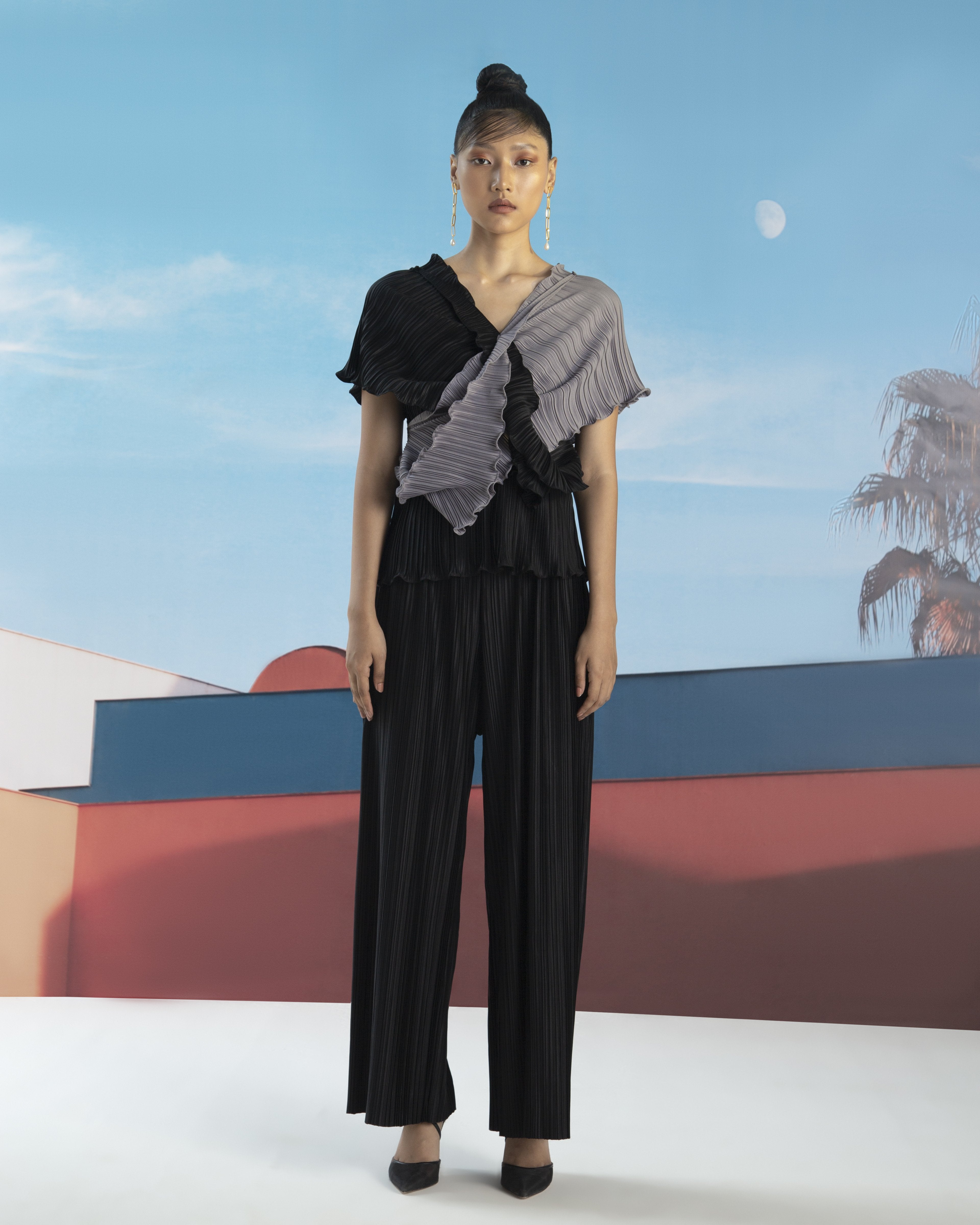 BLACK STRAIGHT PLEATED PANT