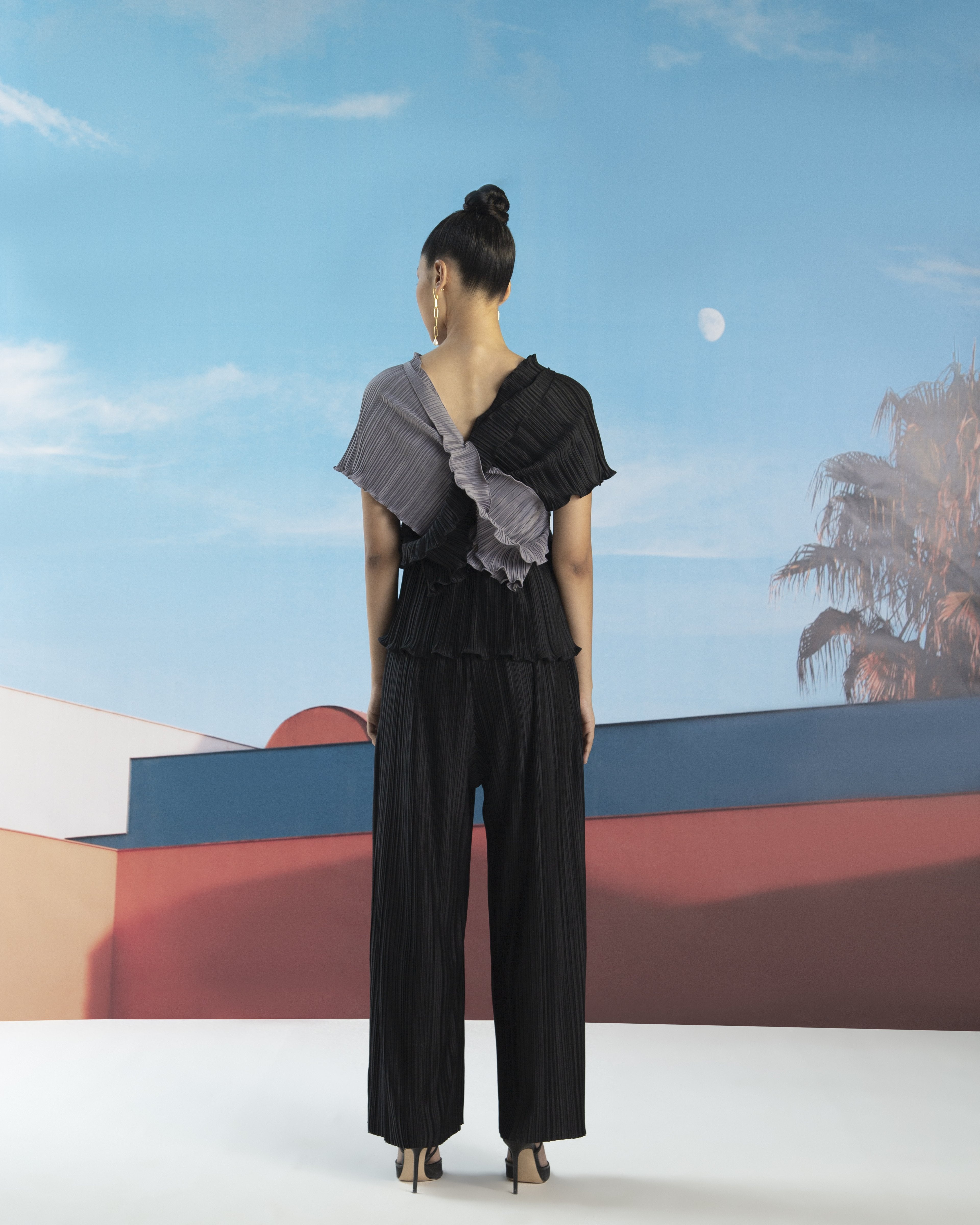 BLACK STRAIGHT PLEATED PANT