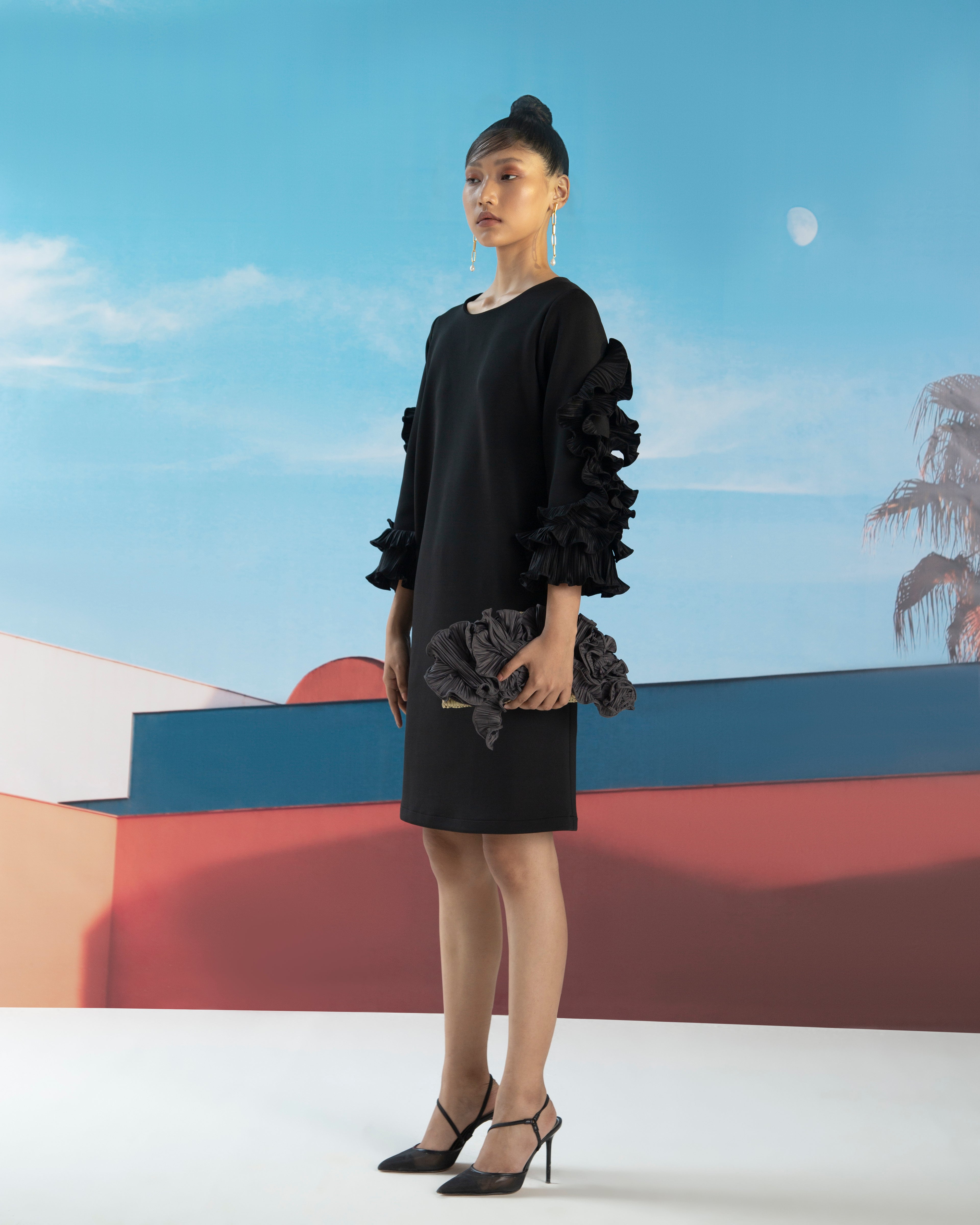 BLACK FLOWER SLEEVES DRESS