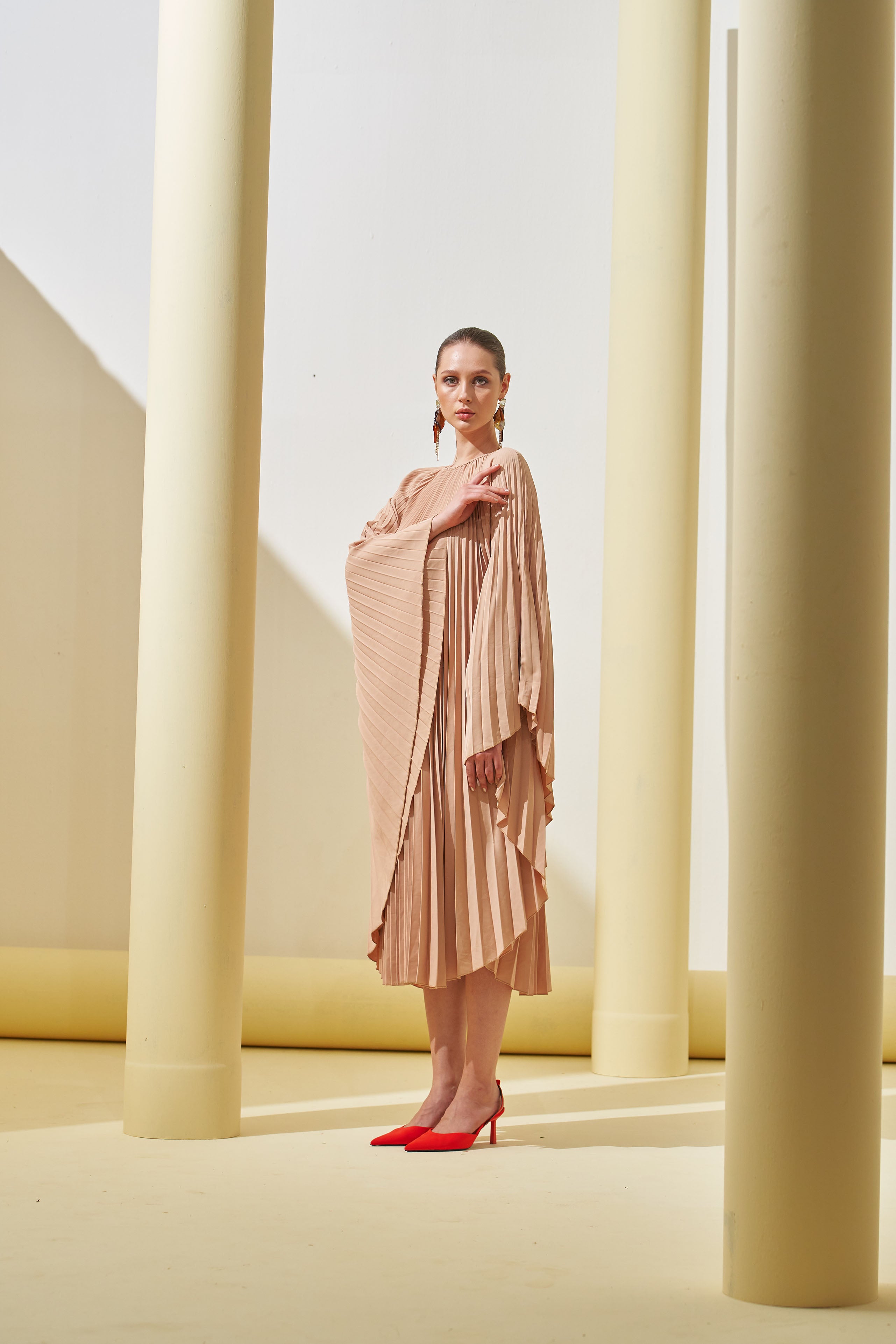 BEIGE PLEATED CAPE