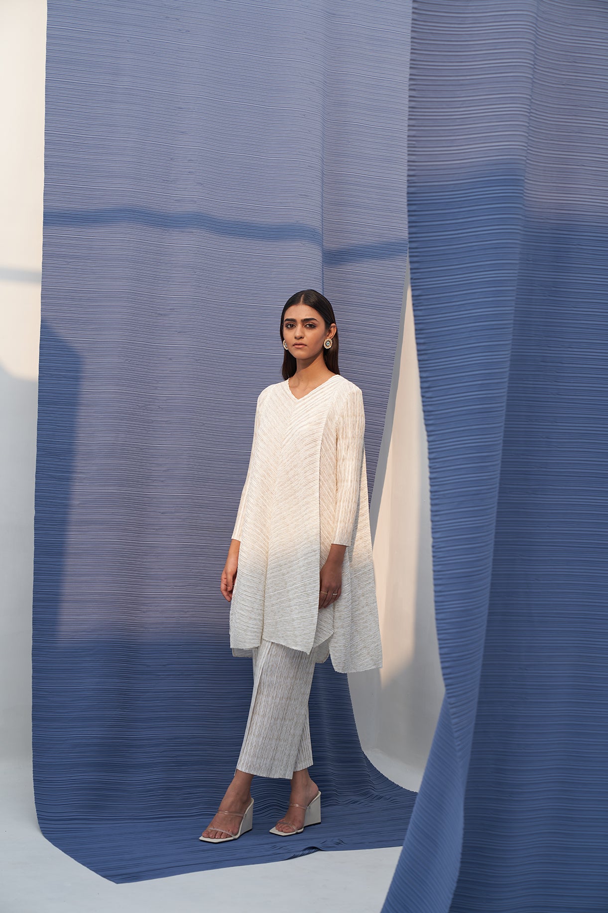 WHITE METALLIC LONG V NECK COORD SET