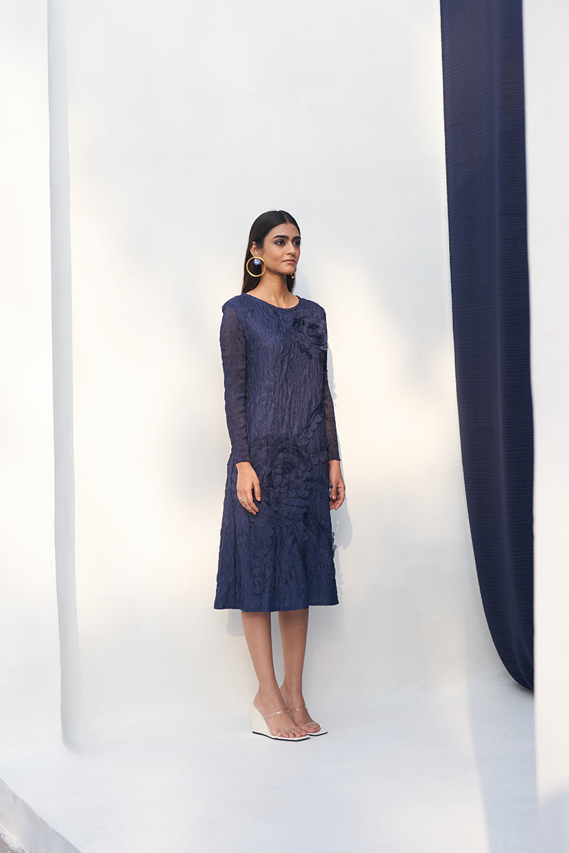 BLUE FLOWER CRUSHED LONG DRESS