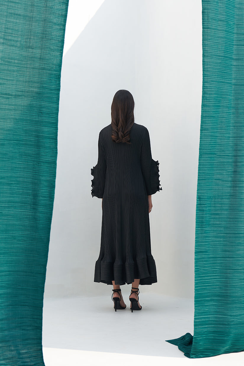 BLACK FRILL SLEEVES DRESS
