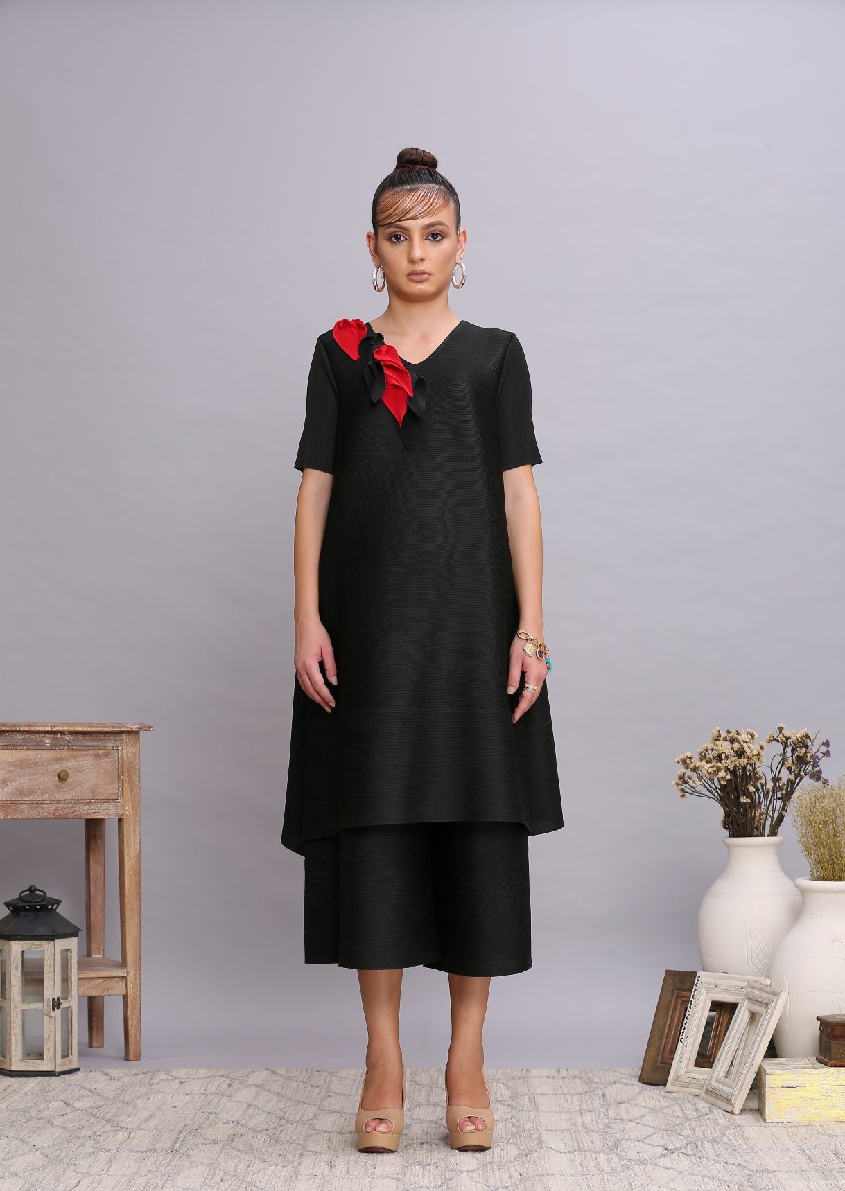 BLACK DETAIL NECK KURTI SET