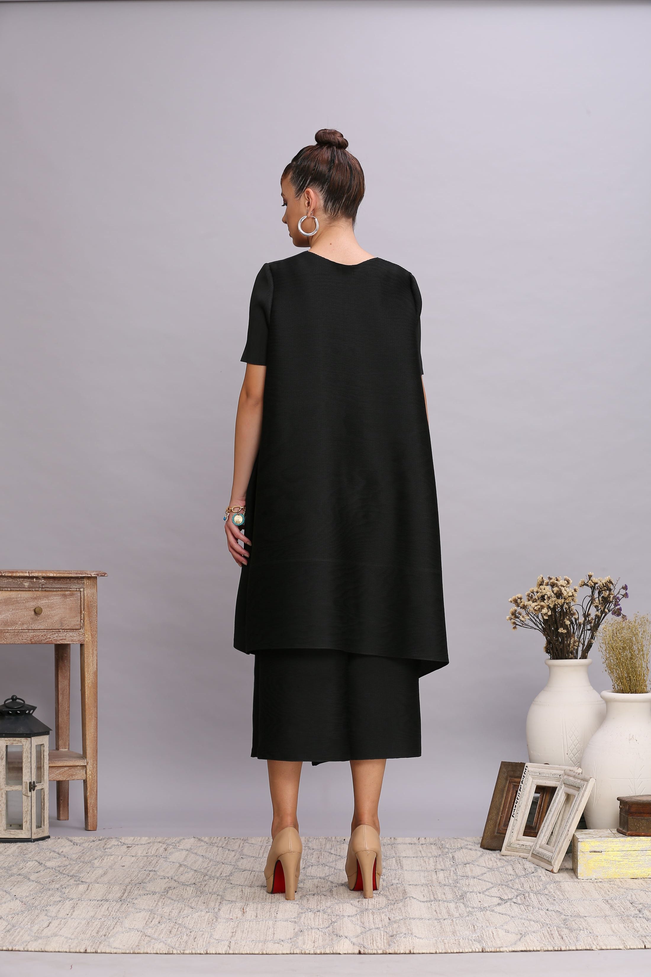 BLACK DETAIL NECK KURTI SET