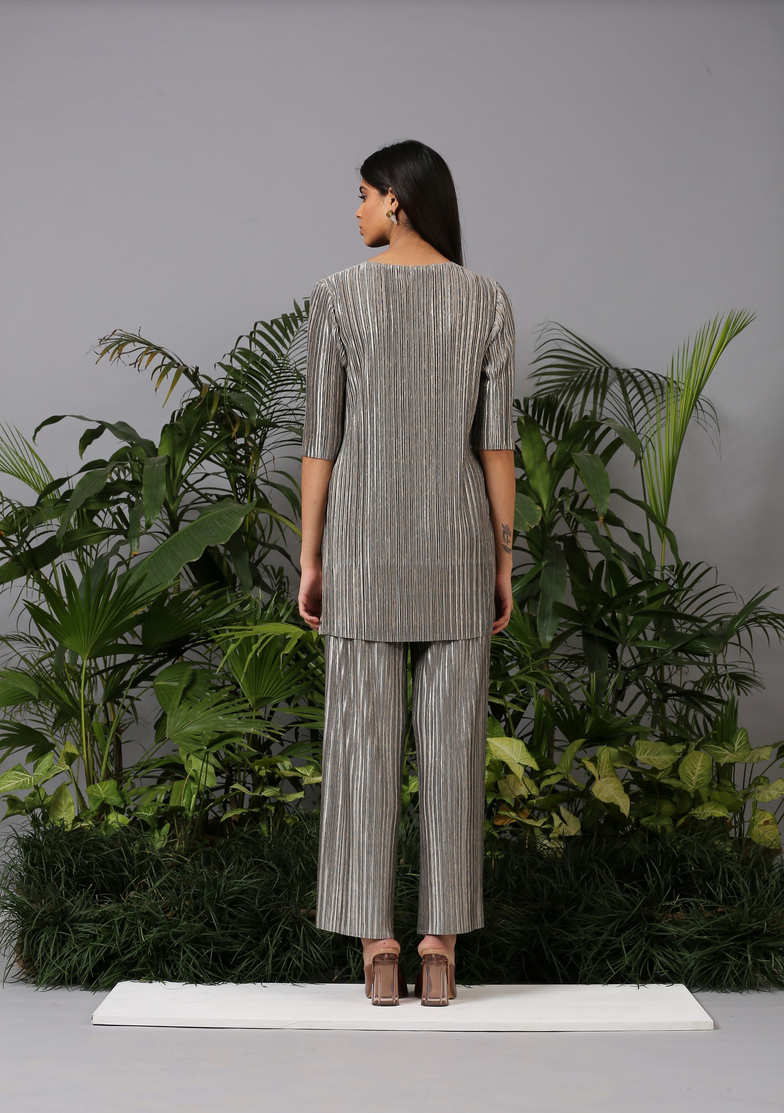 SILVER METALLIC TIEUP COORD SET