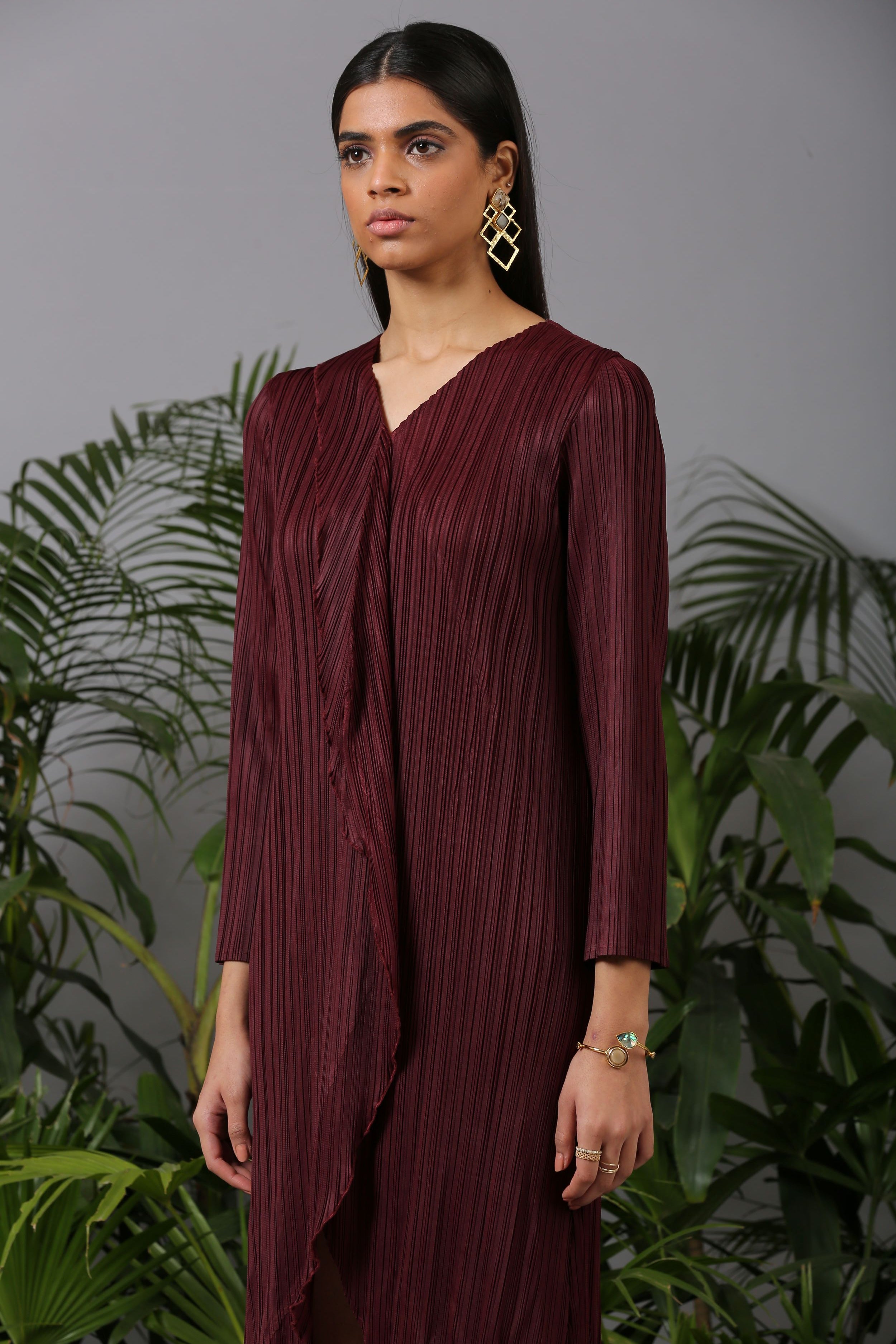 MAROON V NECK RUFFLE DRESS