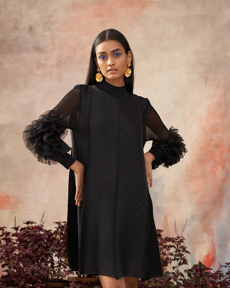 BLACK FLOWER SLEEVES PLEAT DRESS