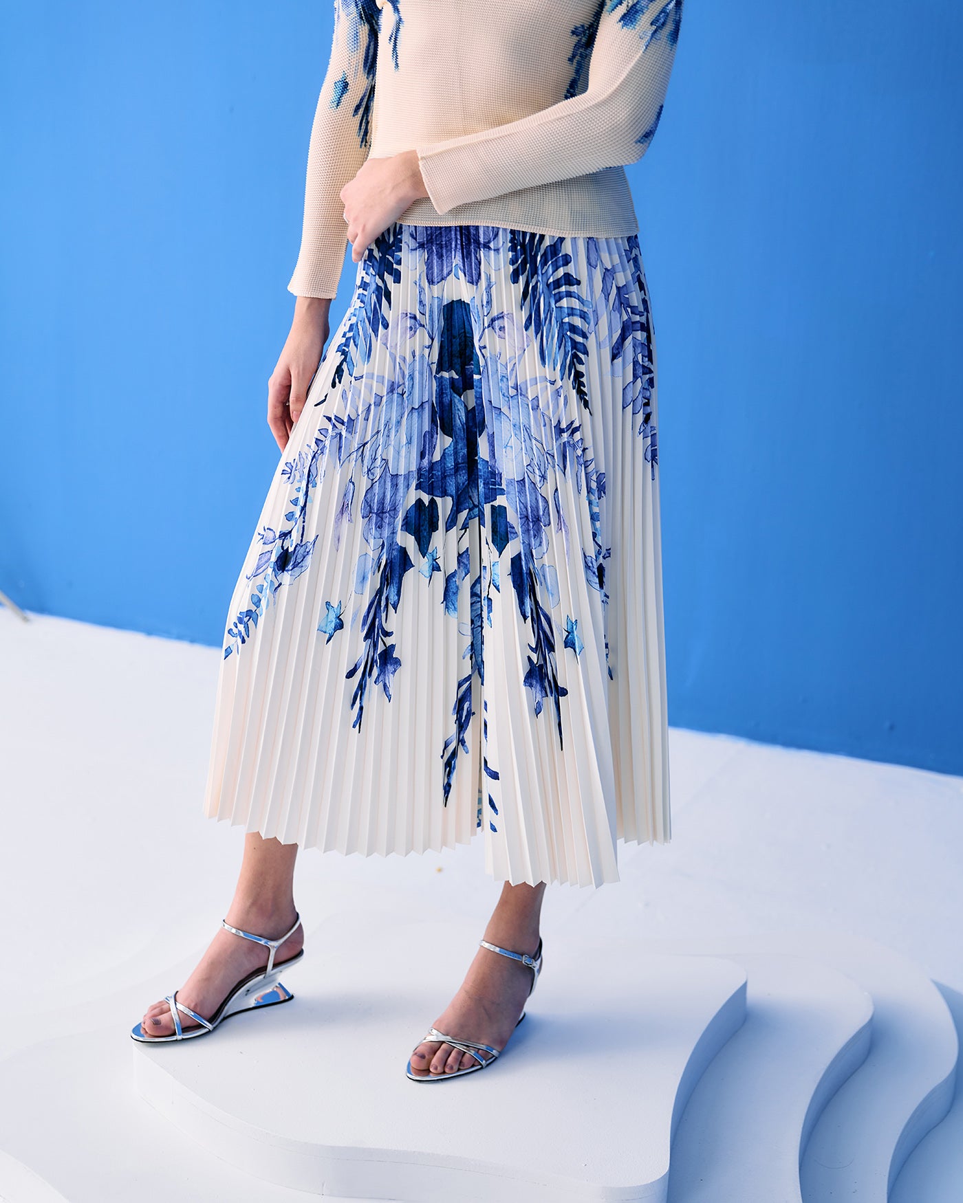 WHITE AND BLUE SPRING PRINT COORD SET