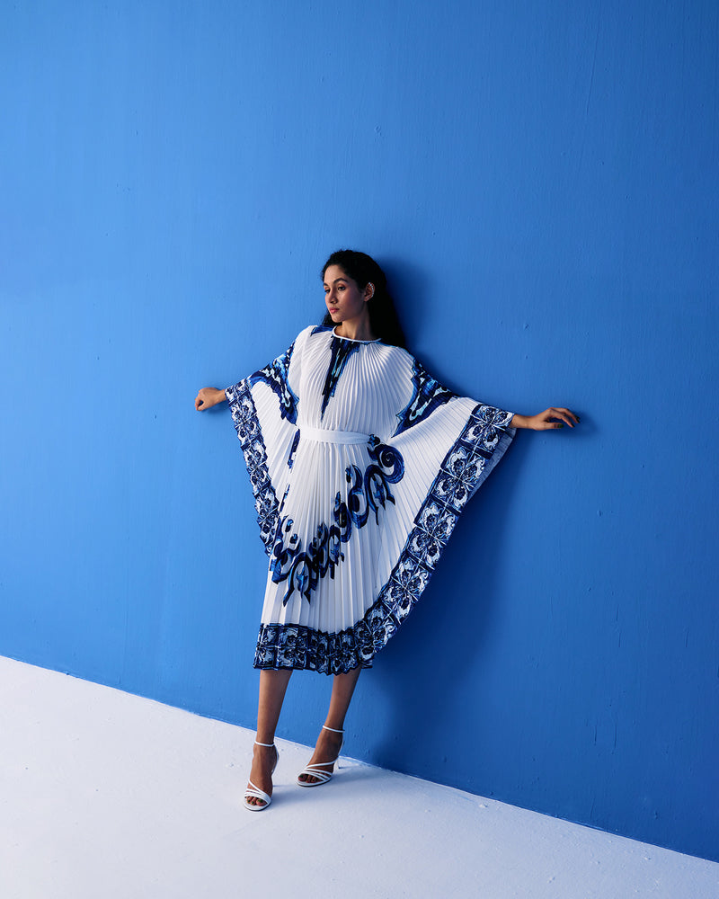 BLUE TROPICAL PRINTED PLEATED CAPE