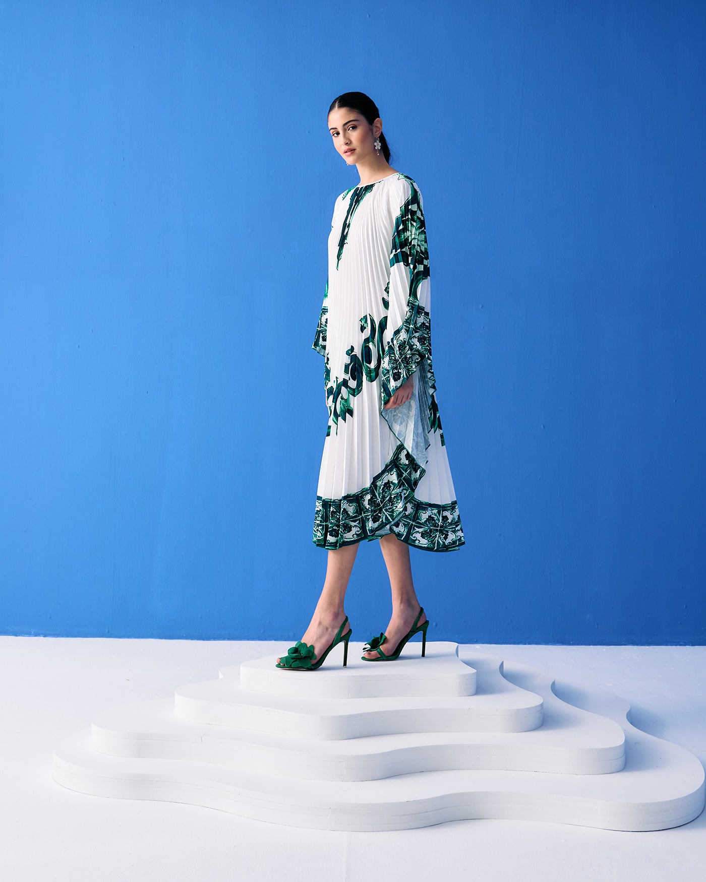 GREEN TROPICAL PRINTED PLEATED CAPE