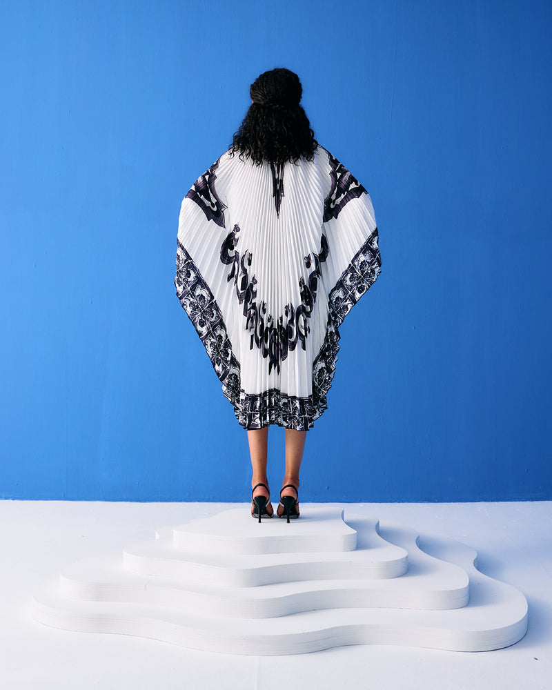 BLACK TROPICAL PRINTED PLEATED CAPE