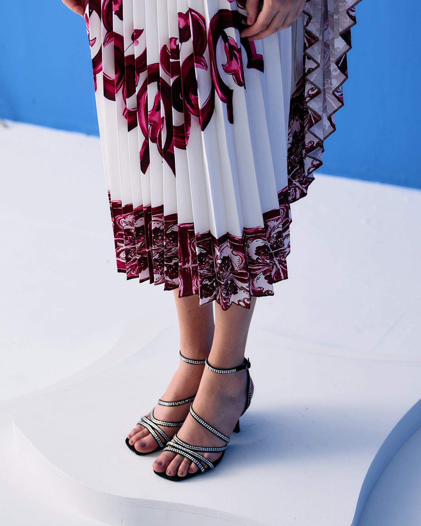 RED TROPICAL PRINTED PLEATED CAPE