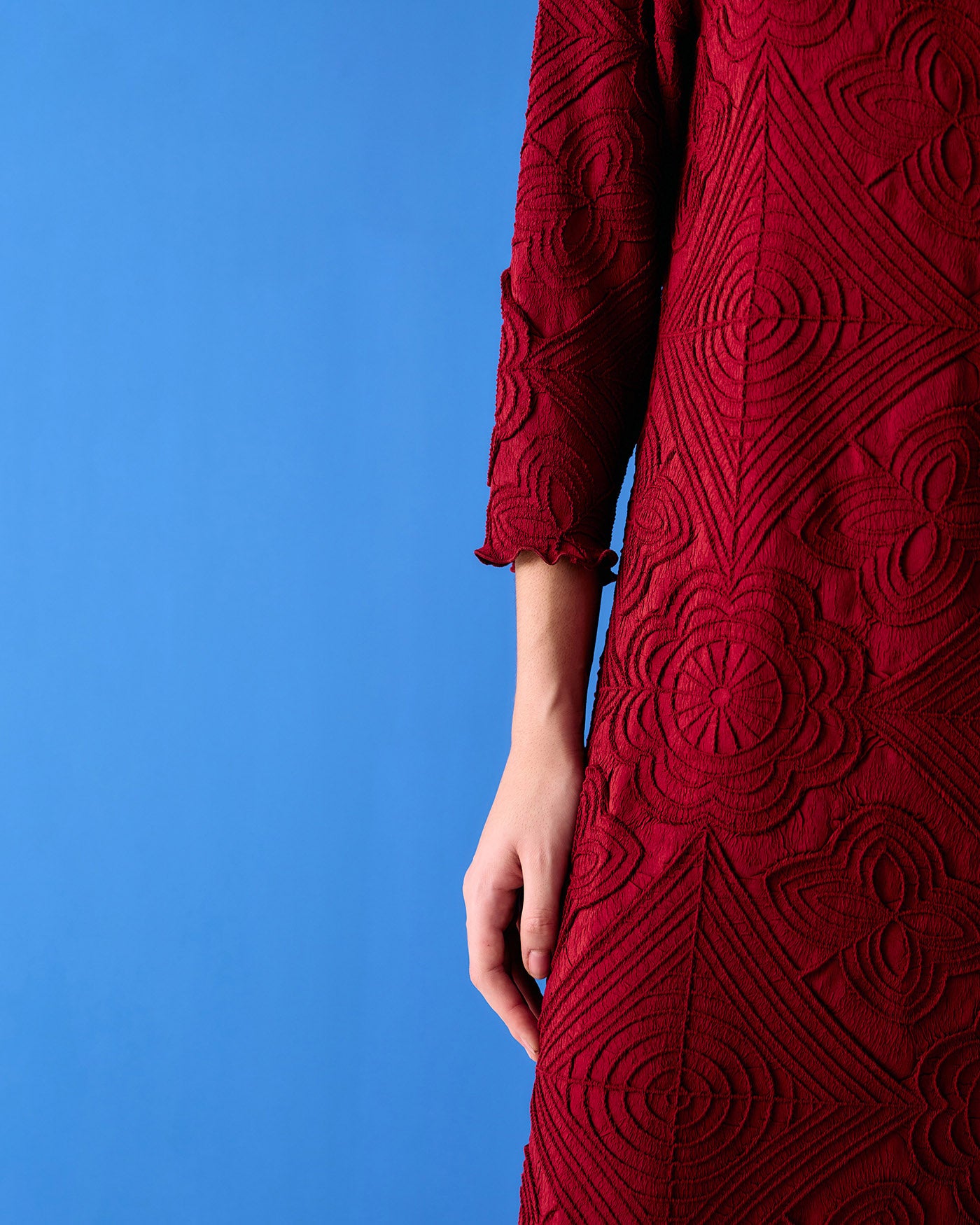 MAROON MOSIAC TEXTURED DRESS