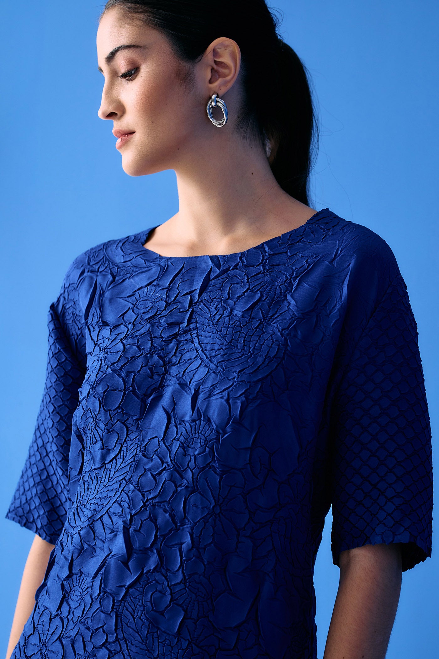 BLUE FLOWER TEXTURED DRESS