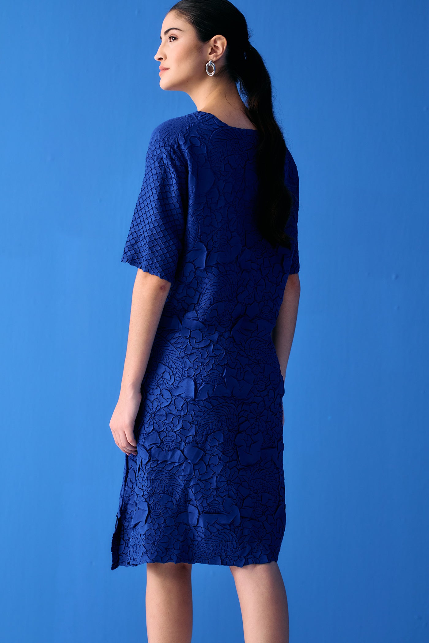 BLUE FLOWER TEXTURED DRESS