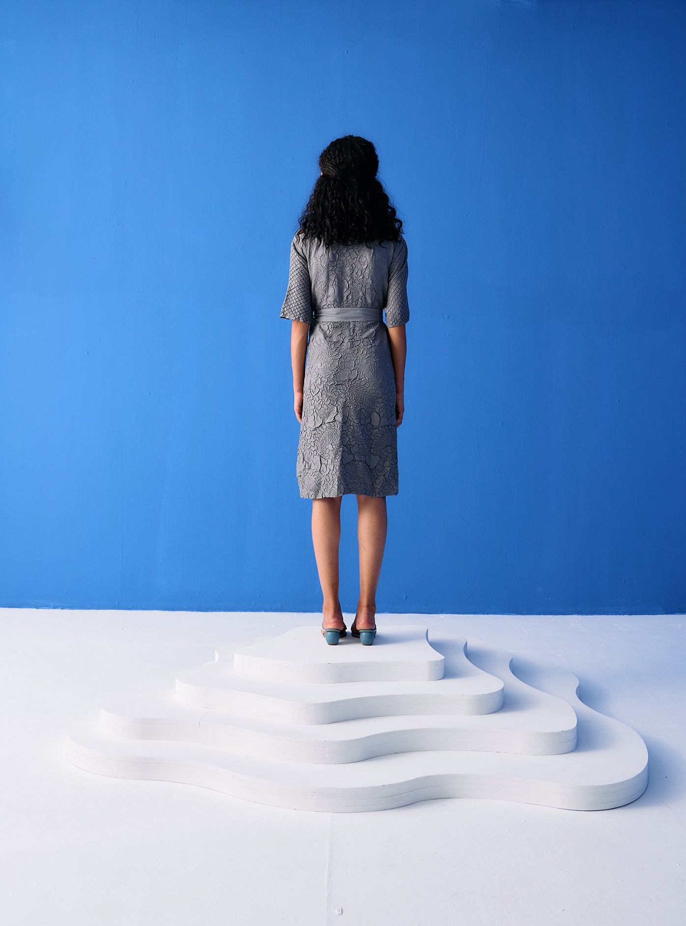 GREY FLOWER TEXTURED DRESS