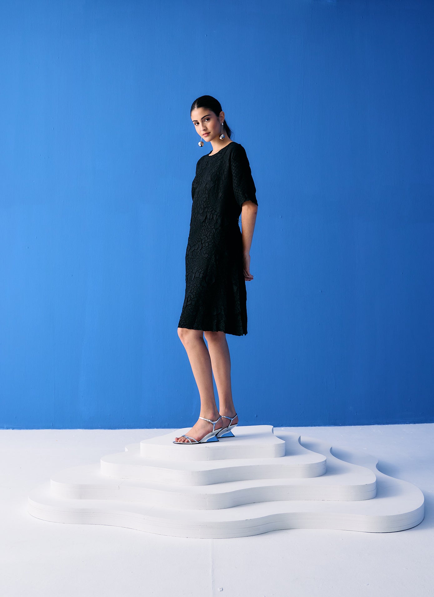 BLACK FLOWER TEXTURED DRESS