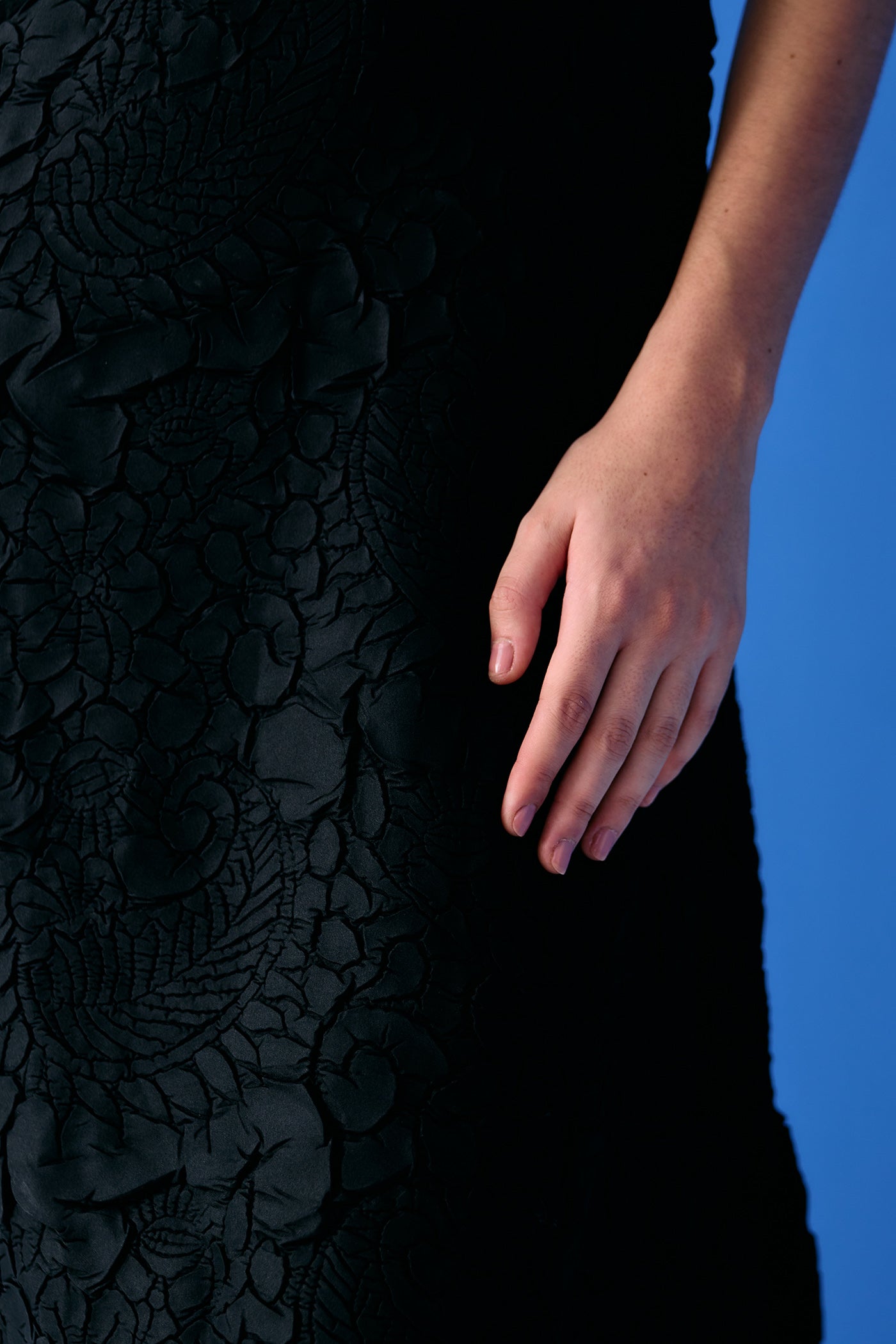 BLACK FLOWER TEXTURED DRESS