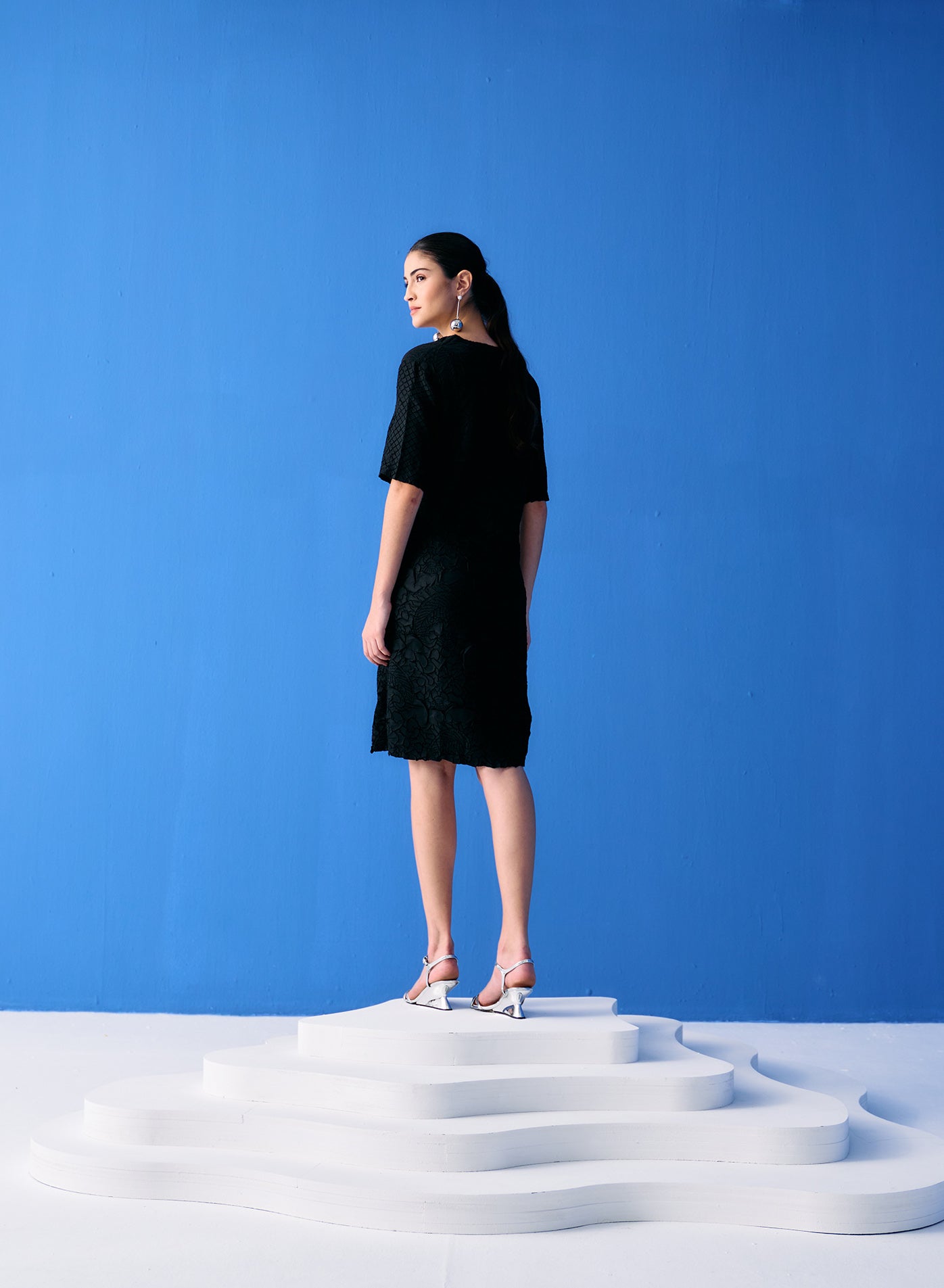 BLACK FLOWER TEXTURED DRESS