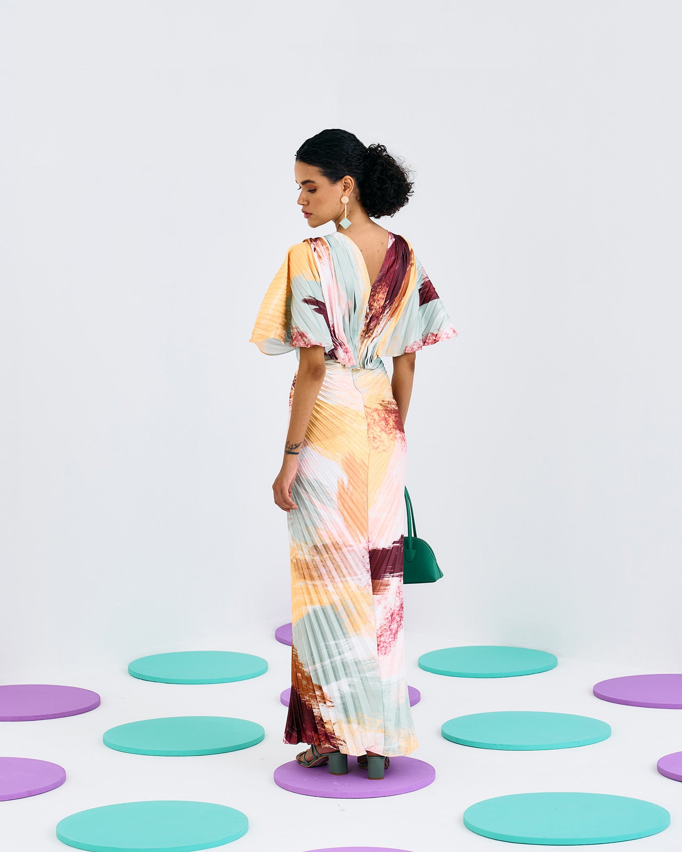 PRINT PLEATED WINGED GOWN