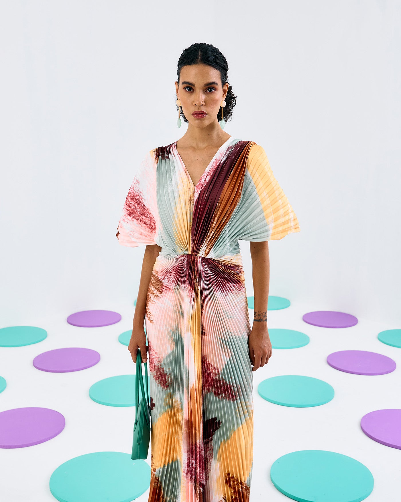 PRINT PLEATED WINGED GOWN