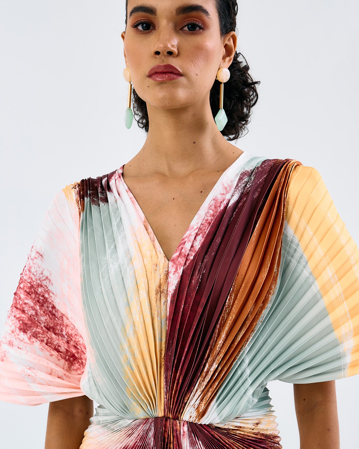 PRINT PLEATED WINGED GOWN