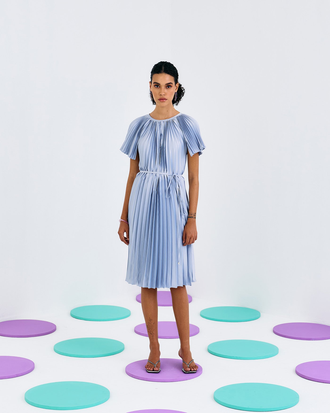 SILVER SHORT SLEEVES PLEATED MIDI DRESS