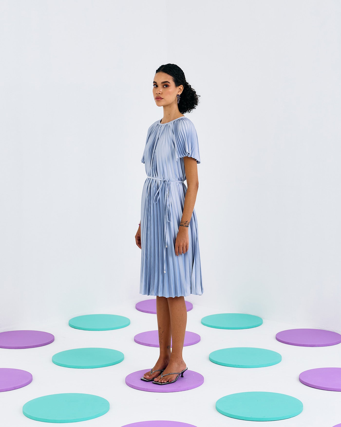 SILVER SHORT SLEEVES PLEATED MIDI DRESS