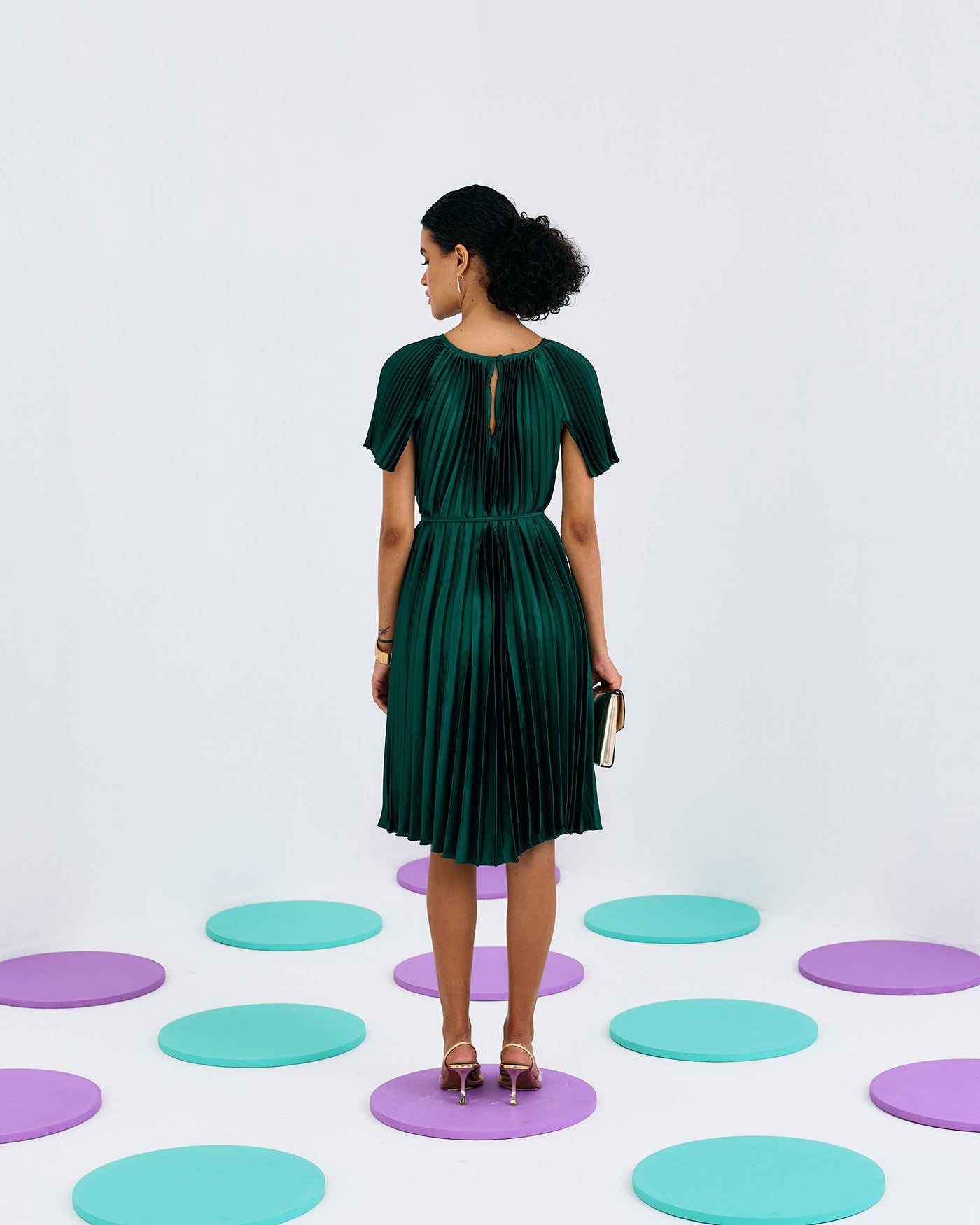 GREEN SHORT SLEEVES PLEATED MIDI DRESS